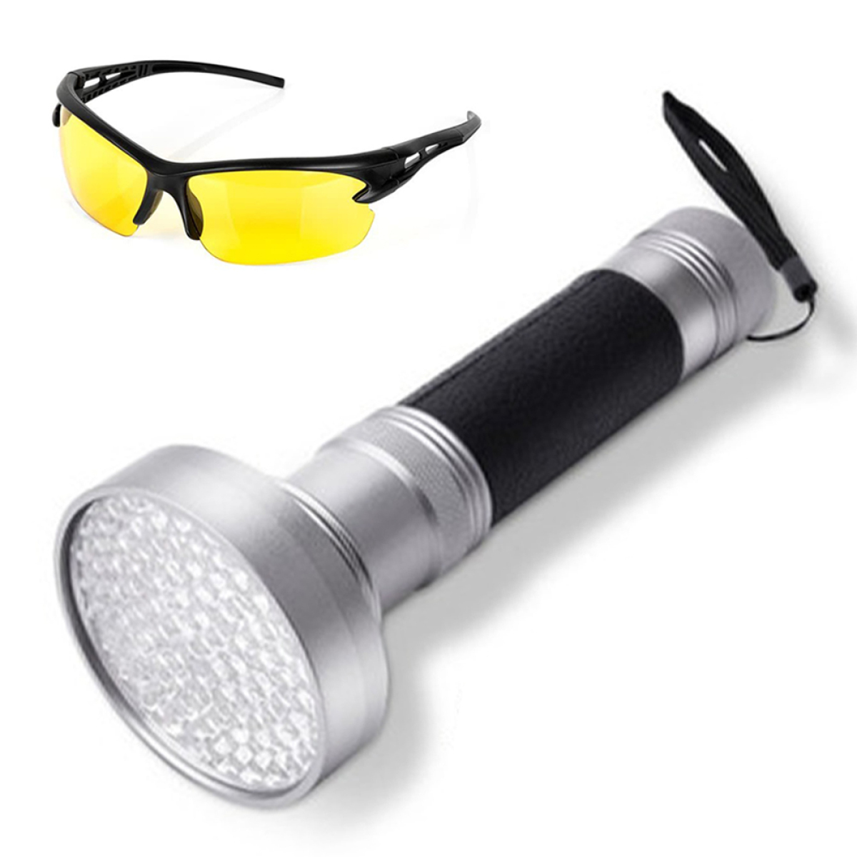 Nachtsichtbrille und eine silberne Taschenlampe auf weißem Hintergrund. Die Taschenlampe hat ein LED-Array.