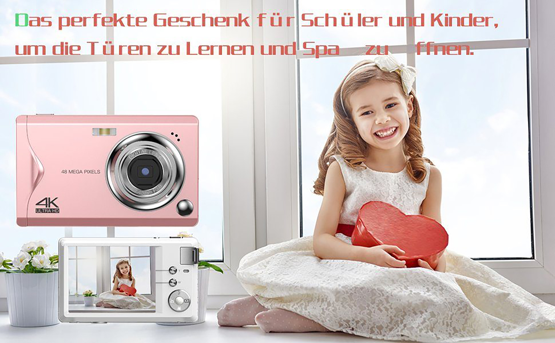 Eine rot-schwarze Glühbirne mit weißem Kolben und goldenem Rand, isoliert auf Weiß.