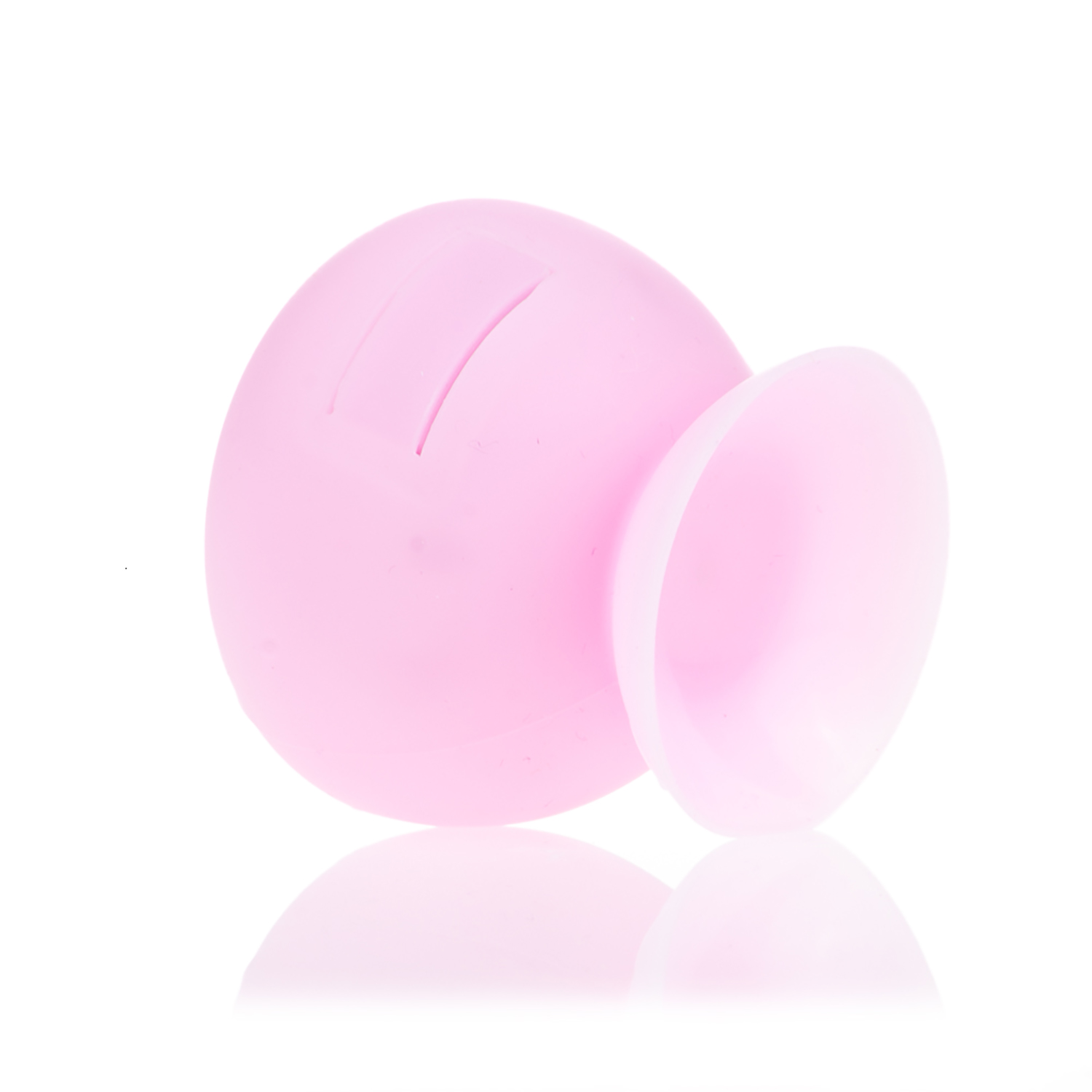 Ein pinkfarbener Gesichtsreiniger aus Silikon mit Saugnapf, vor weißem Hintergrund.