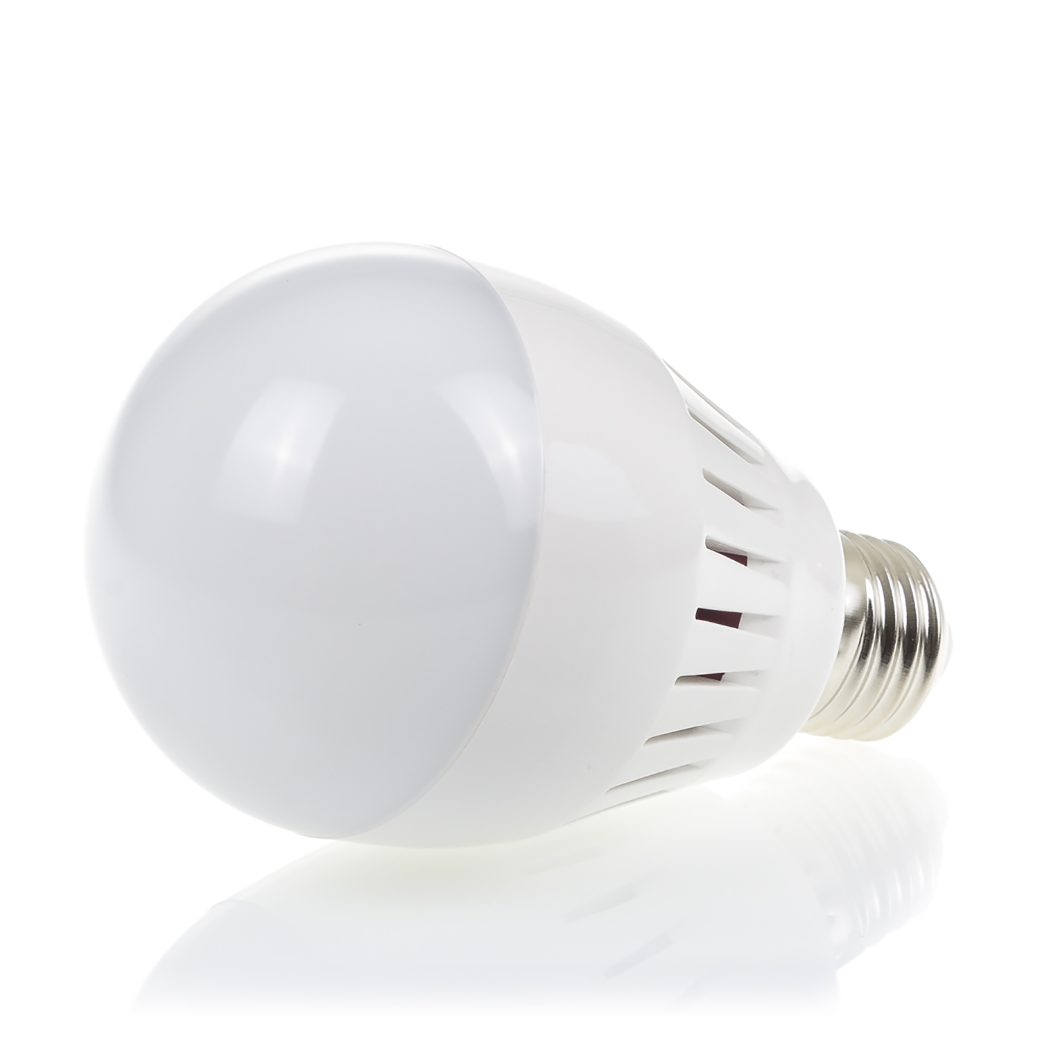 Eine weiße LED-Glühbirne mit rundem Oberteil und Schraubsockel.