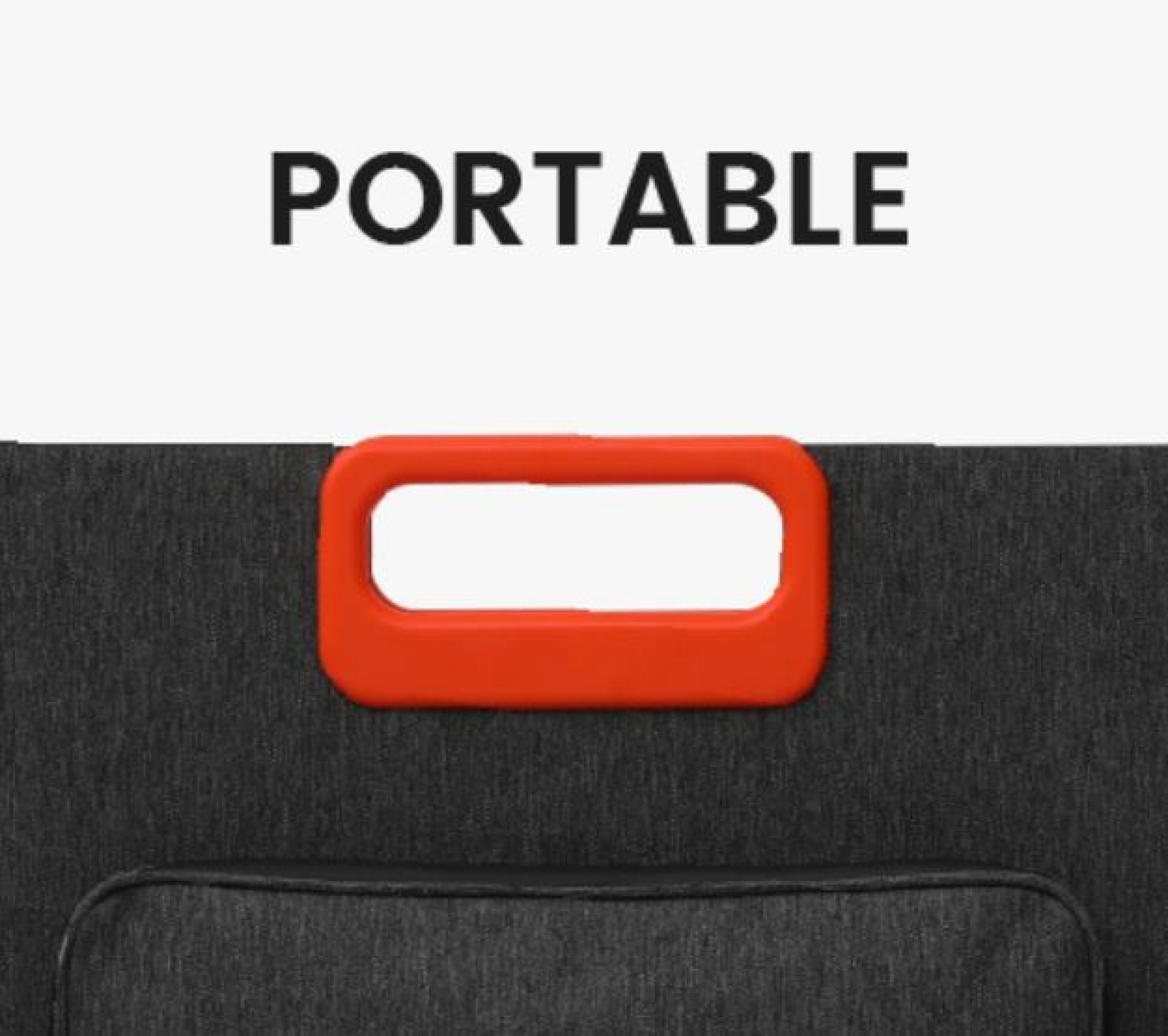 Una asa roja en una bolsa negra. La palabra PORTABLE está encima del asa.