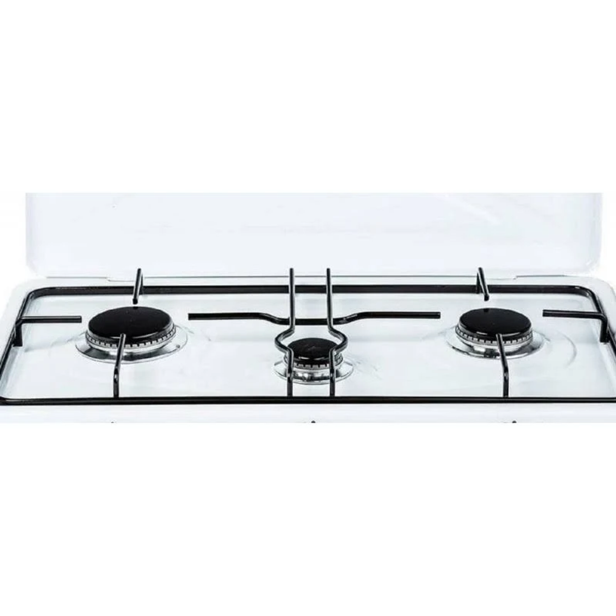 Biała kuchenka z trzema czarnymi palnikami. Palniki rozmieszczone w trójkąt.