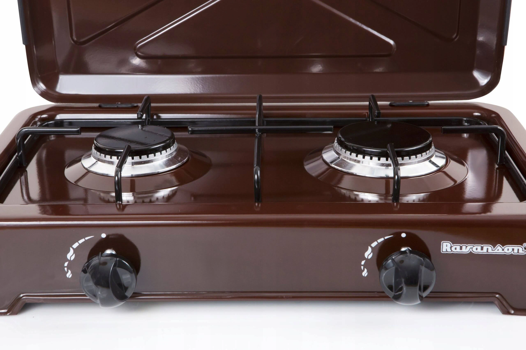 Widok z góry na brązową kuchenkę gazową z dwoma palnikami i pokrętłami.
