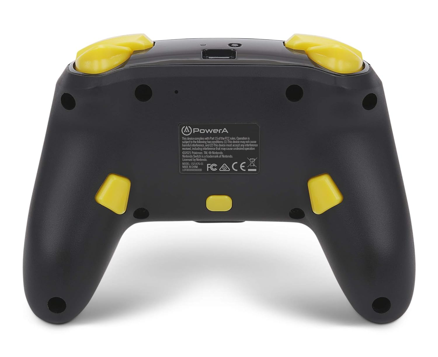 Schwarzer Gamecontroller mit gelben Knöpfen. Der Controller hat das PowerA-Logo.
