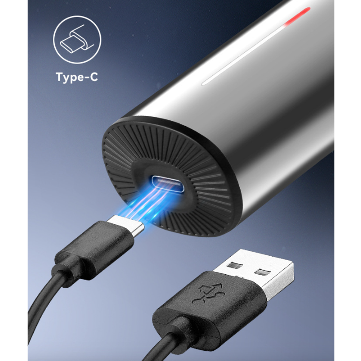 Silbernes zylindrisches Gerät mit USB-C-Anschluss, das mit einem schwarzen Kabel geladen wird.