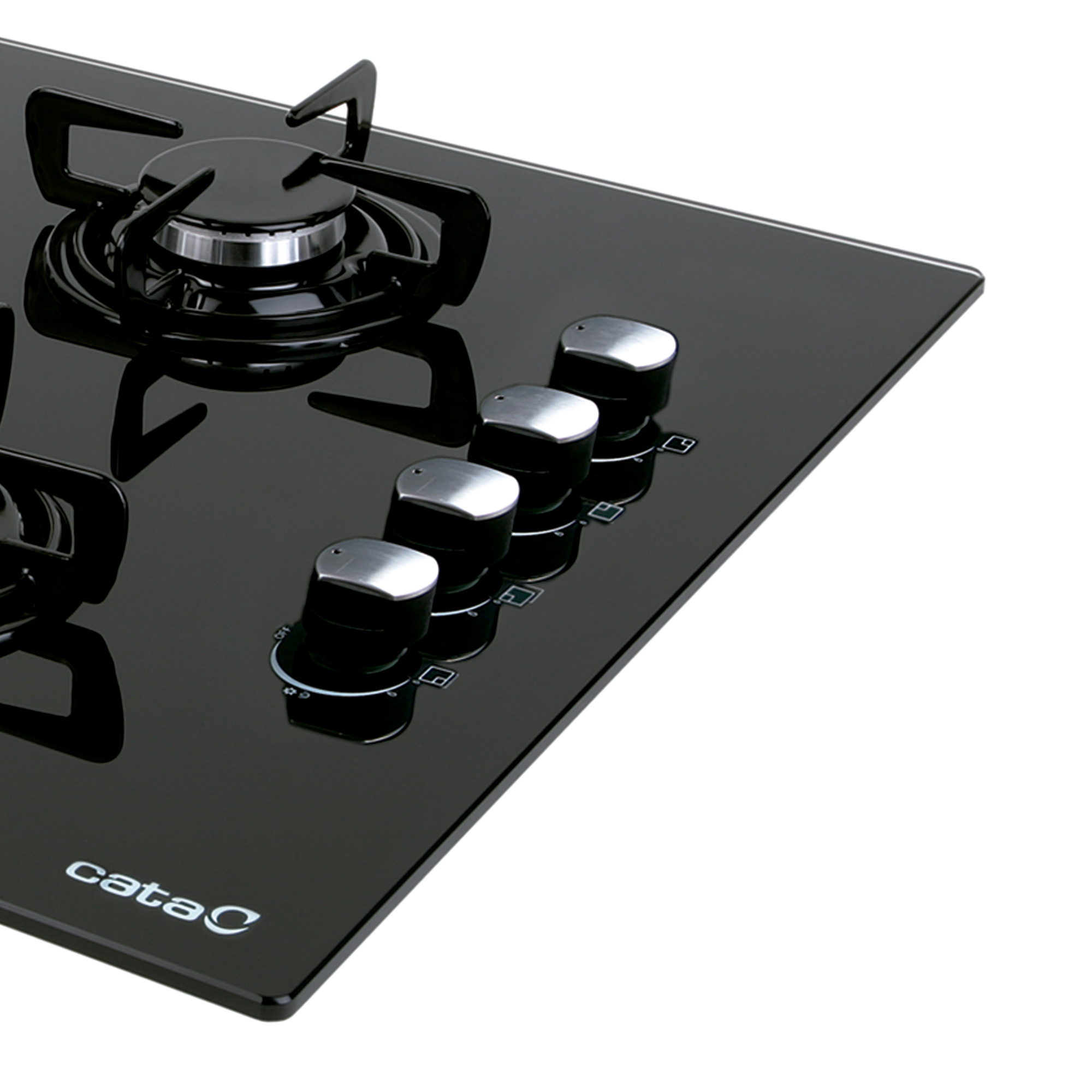 Czarna płyta grzewcza z czterema srebrnymi pokrętłami. Czarna szklana powierzchnia. Logo Cata.