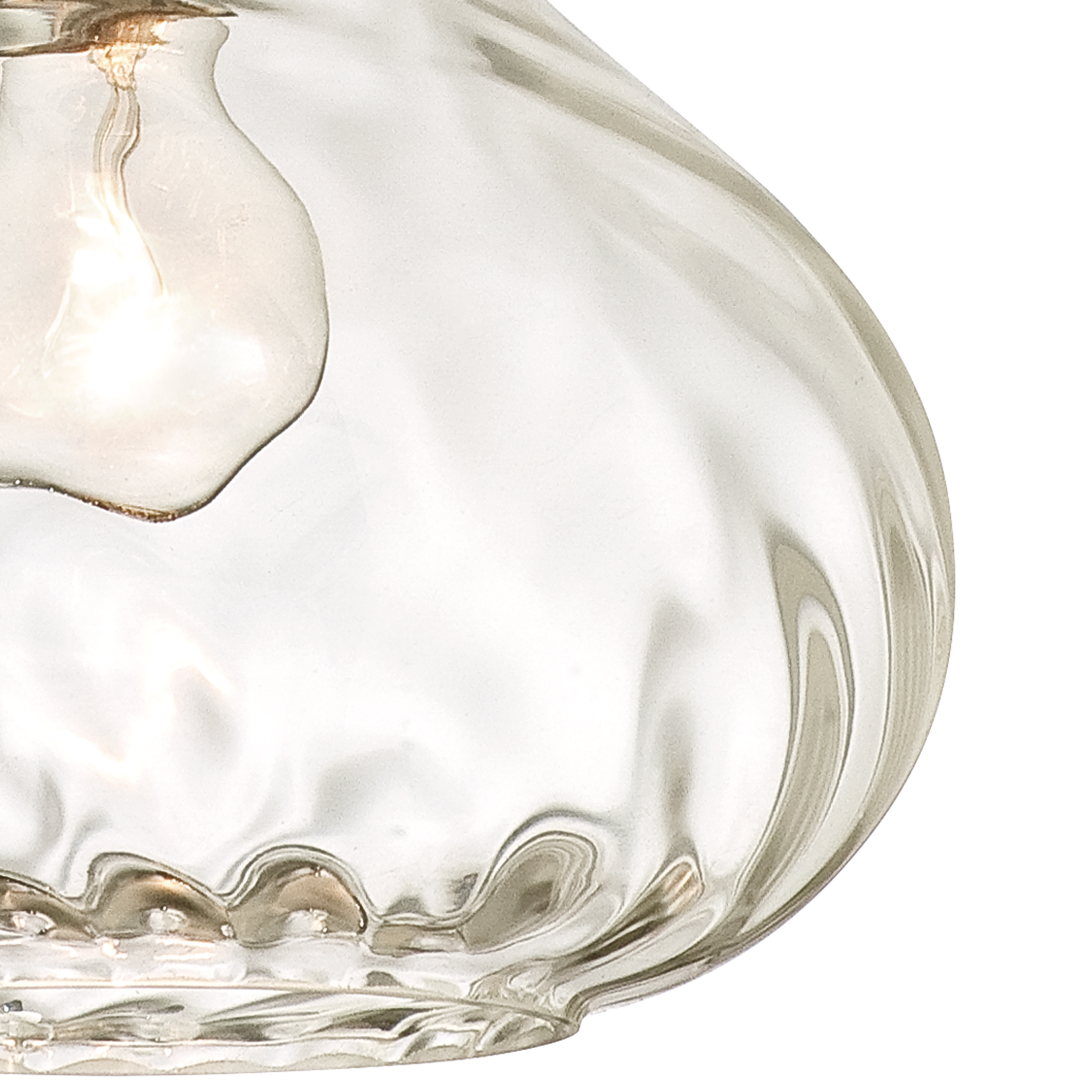 Nahaufnahme eines transparenten Lampenschirms mit einer leuchtenden Glühbirne im Inneren.