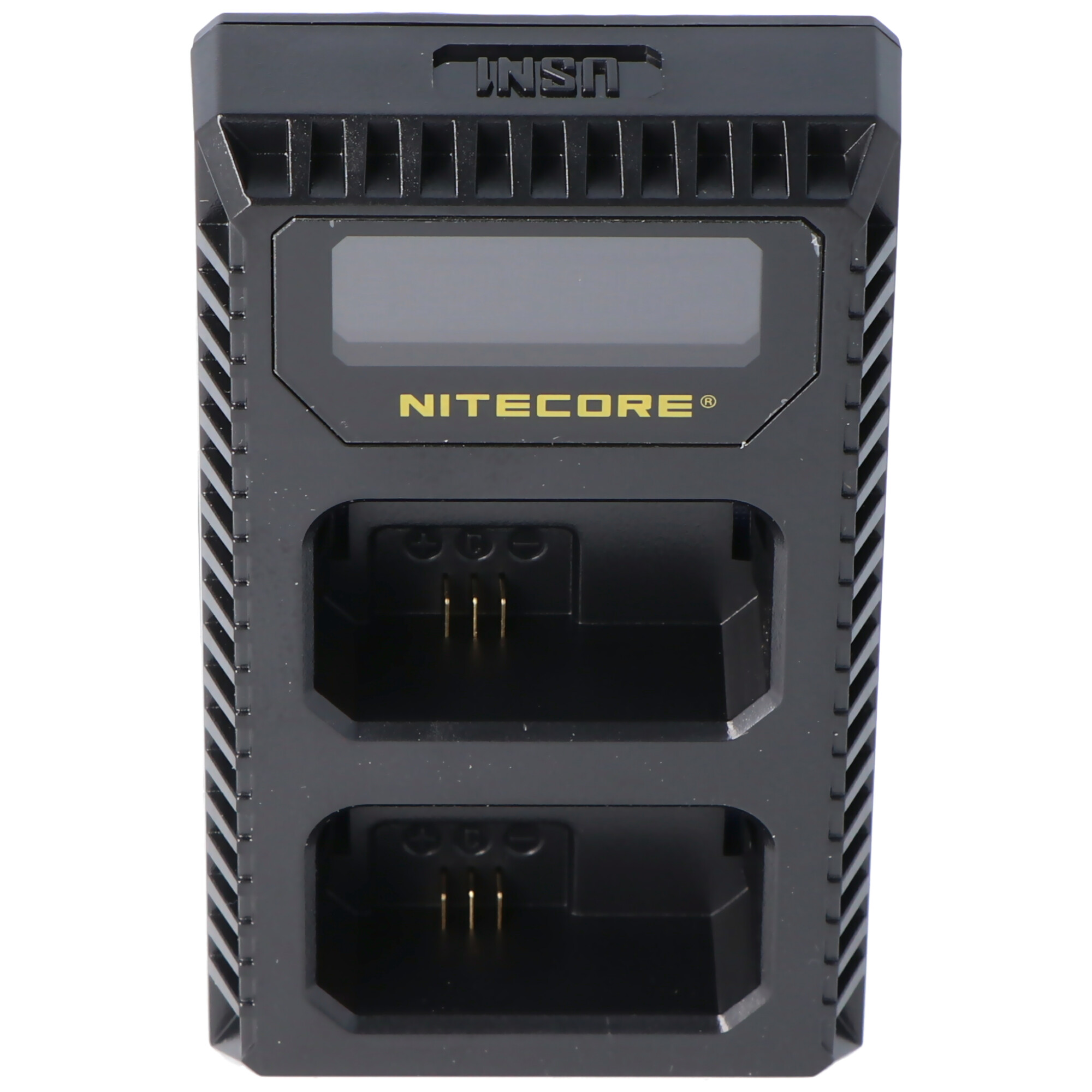 Ein schwarzes Nitecore-Batterieladegerät mit Display und Ladeschlitzen.