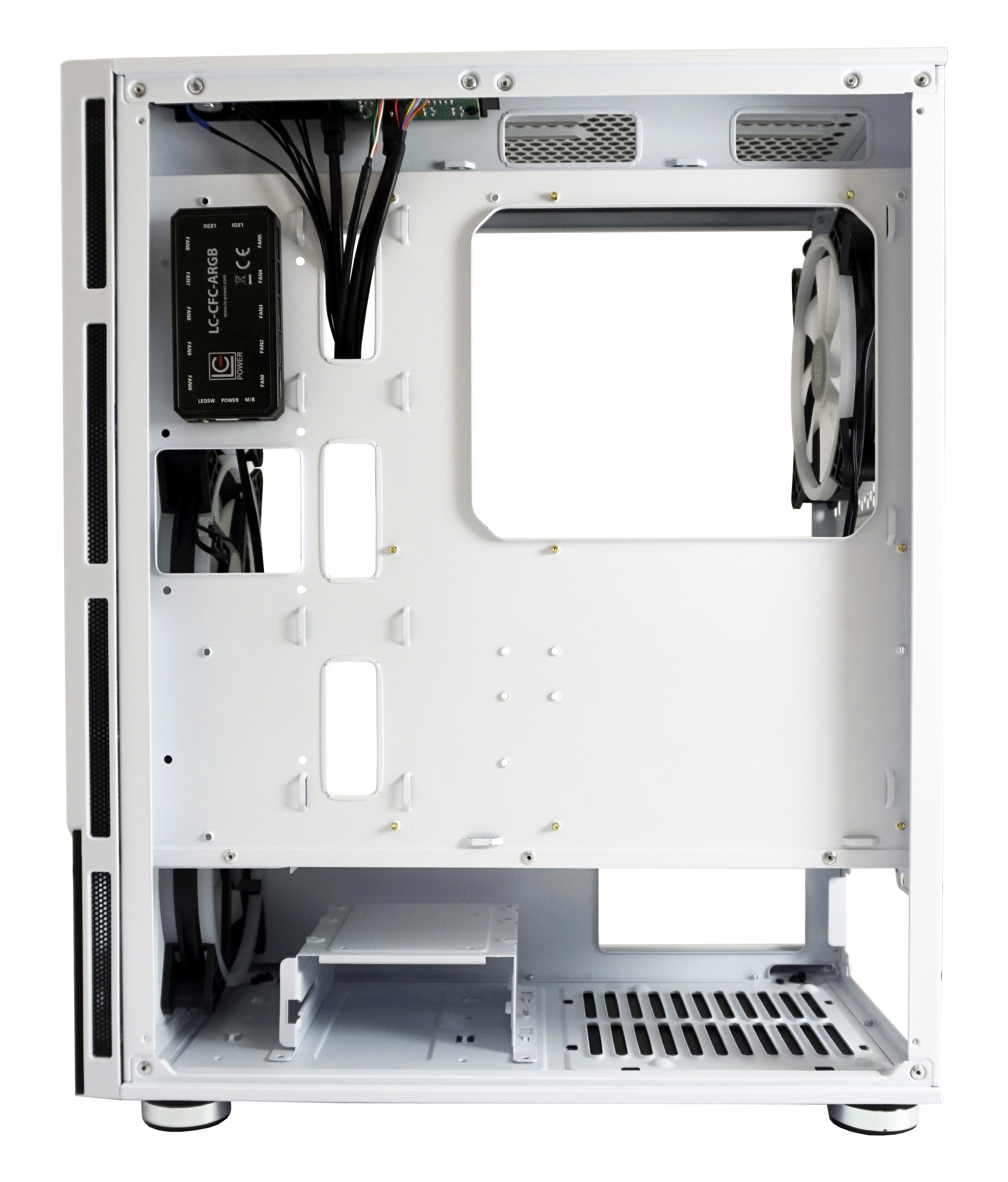 Wnętrze białej obudowy komputera, pokazujące strukturę wewnętrzną, wentylatory i miejsce na komponenty.