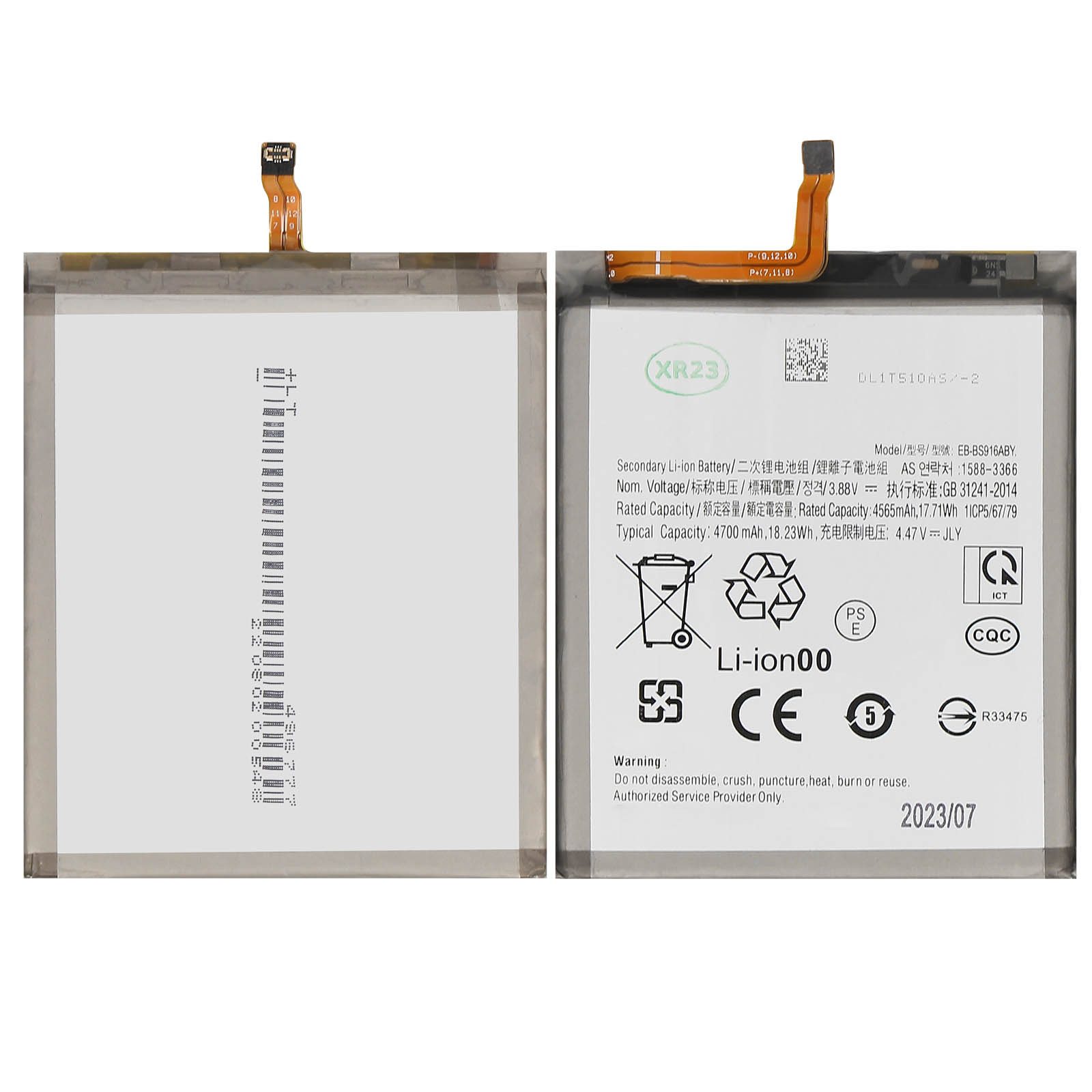Batterie avec des étiquettes sur fond blanc. La batterie comporte diverses étiquettes et un symbole d'avertissement.