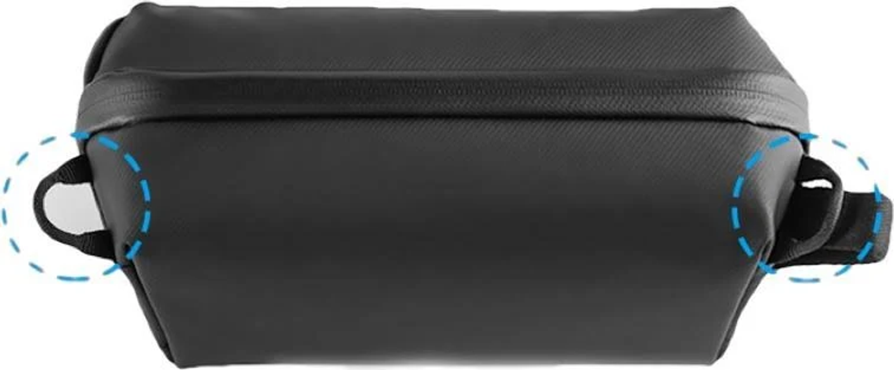 Schwarze, rechteckige Tasche, Draufsicht, mit kurzen schwarzen Griffen an jeder Seite.