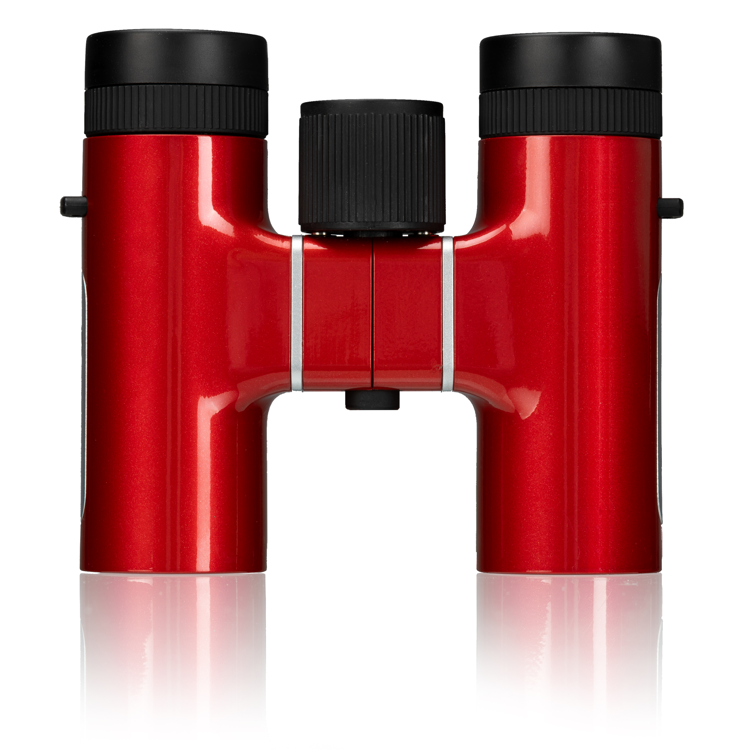 Prismáticos rojos sobre un fondo blanco. Se ve el reflejo de los prismáticos.