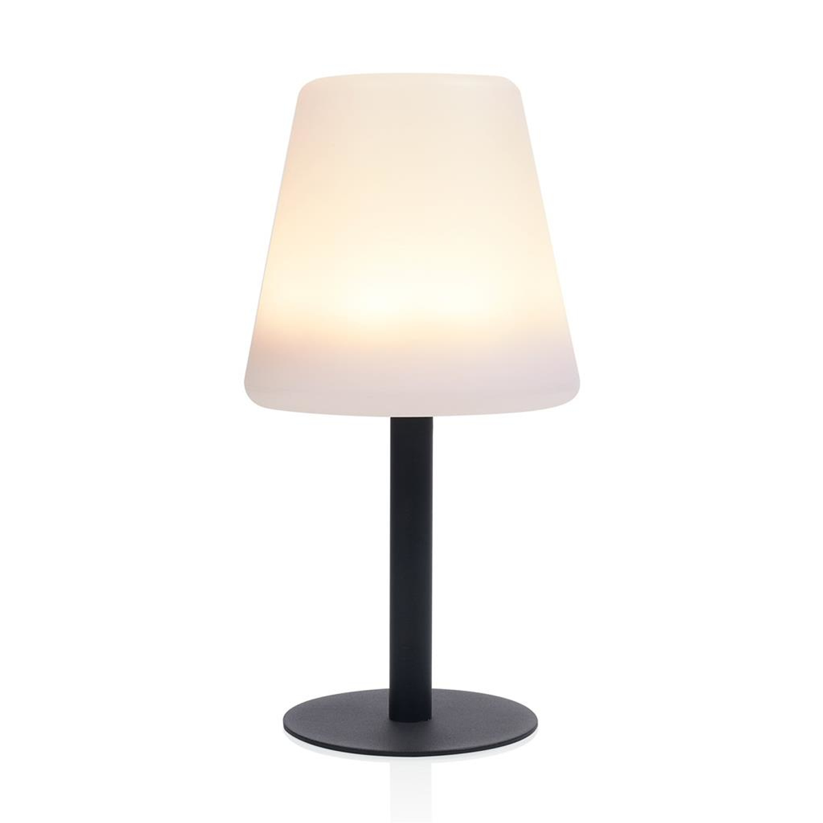 Weißer Lampenschirm auf schwarzem Sockel, eine moderne Tischlampe.
