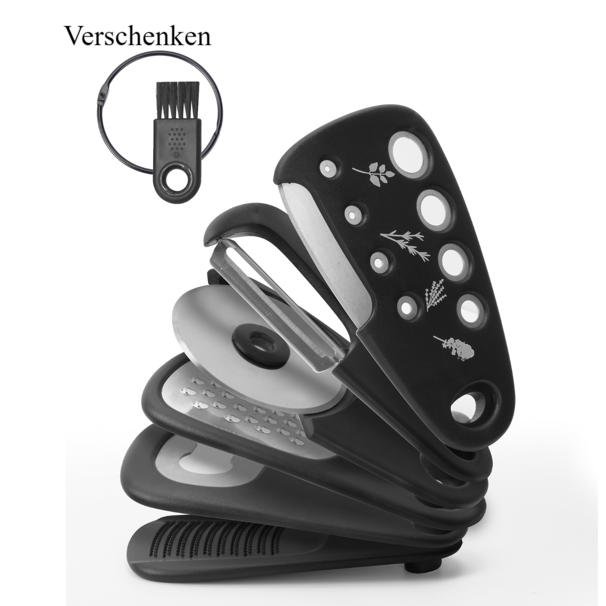 Ein Multitool mit Gemüseschneidern und einer Bürste, in Schwarzweiß.