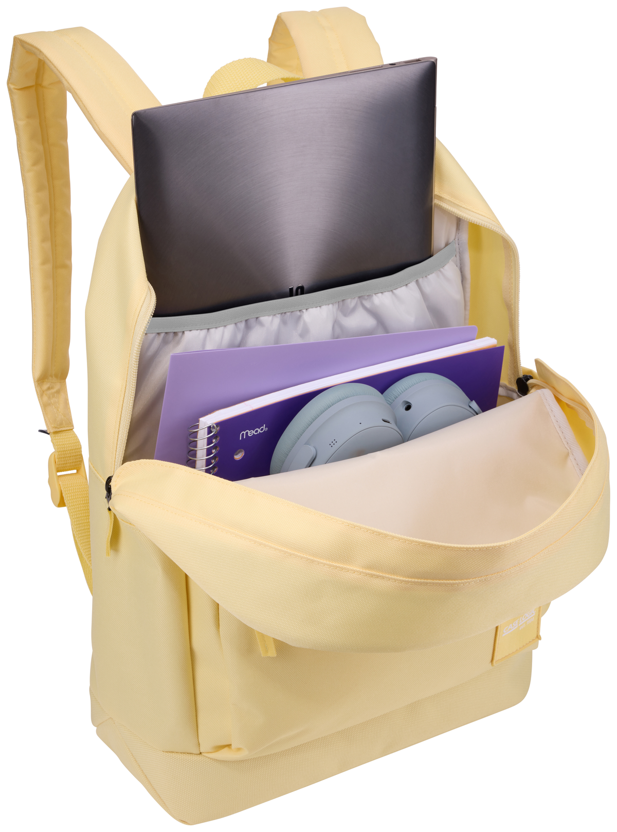 Sac à dos jaune avec des poches ouvertes. Contient un ordinateur portable, des cahiers et un casque.