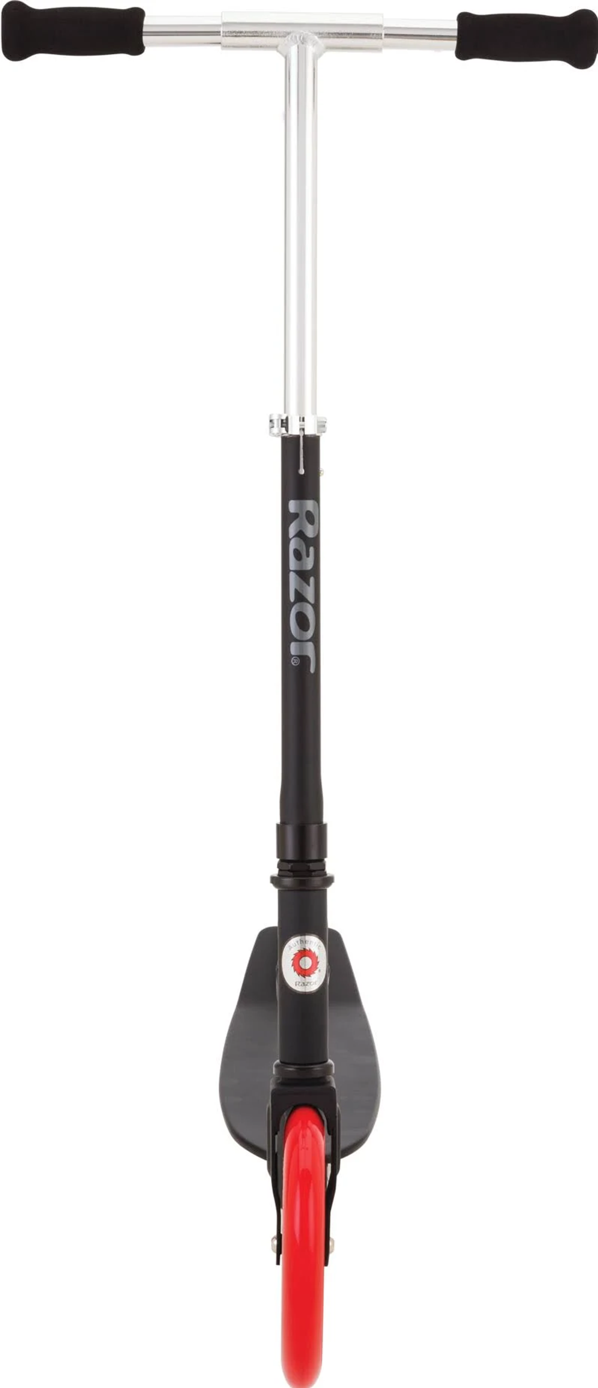 Czarna hulajnoga Razor z czerwonym kołem. Widoczne kierownica, mostek i deck.