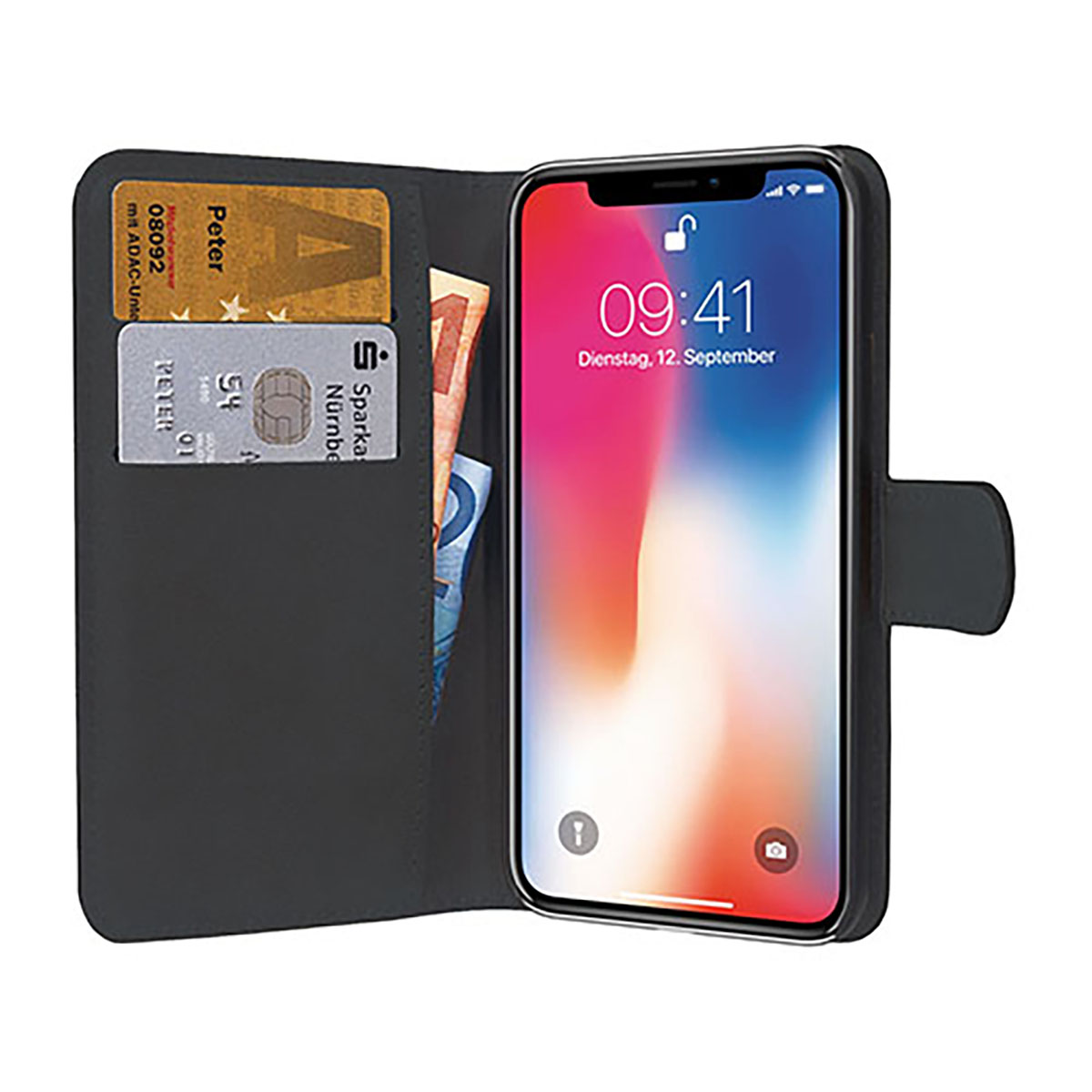 Ein Smartphone in einer Brieftaschenhülle, das Kreditkarten und Bargeld zeigt, mit eingeschaltetem Bildschirm.