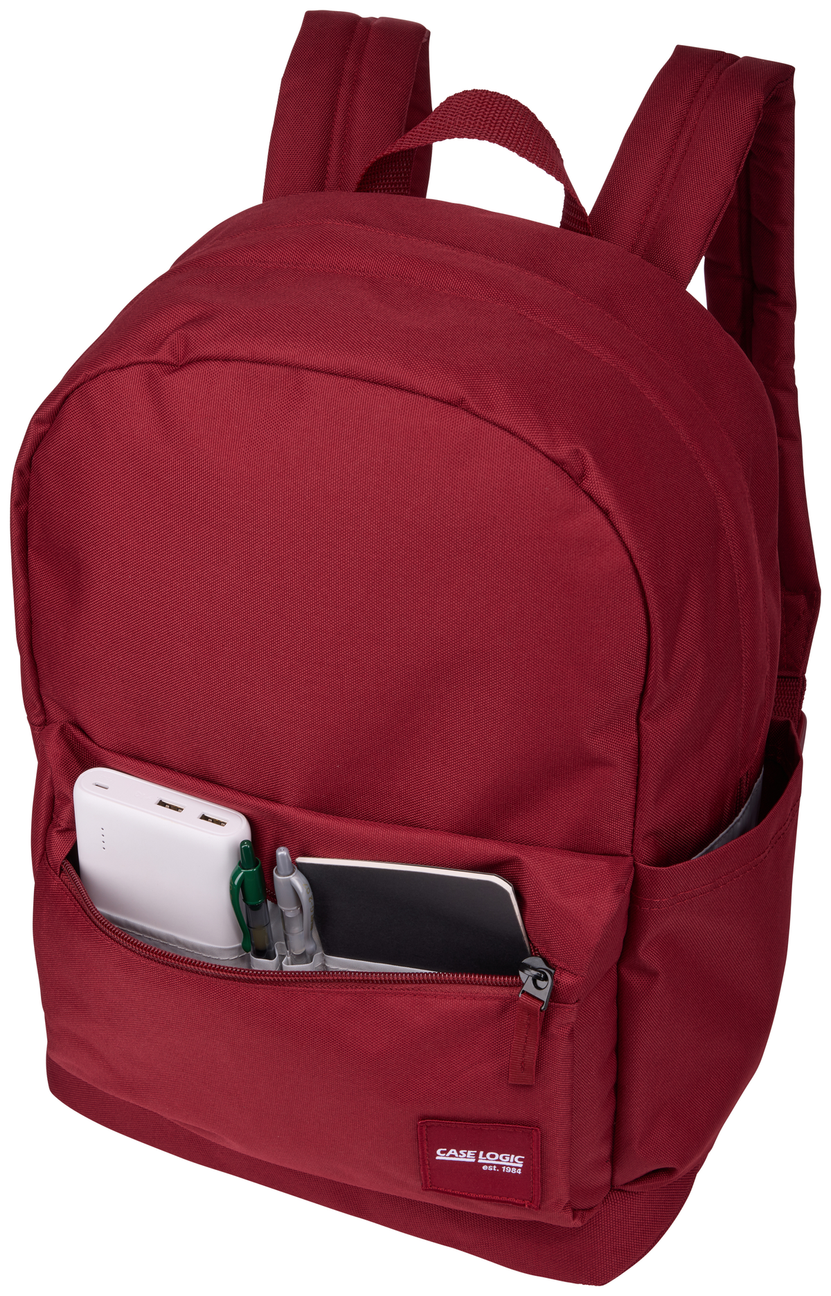 Zaino bordeaux con tasca frontale. Contiene penne, tablet e power bank. Logo Case Logic sul davanti.