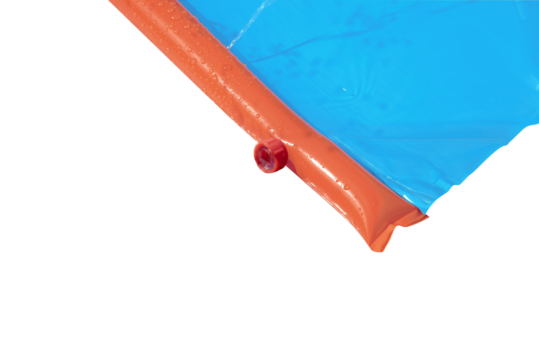 Uno scivolo d'acqua blu con lati gonfiabili arancioni e un ugello d'acqua rosso.