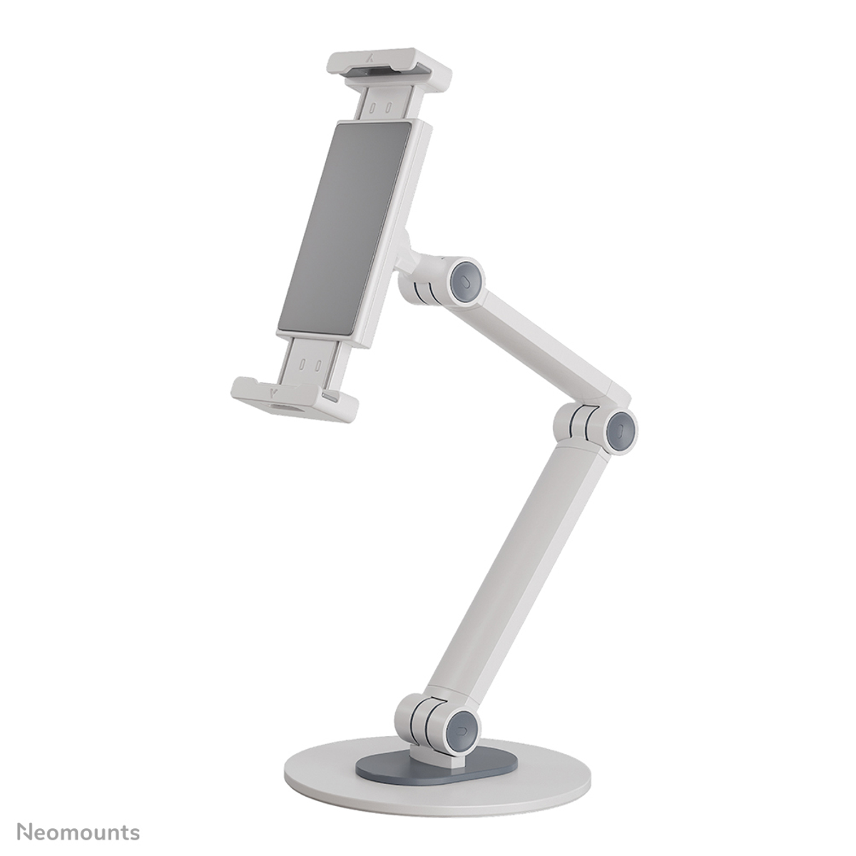 Un tablet è montato su un supporto bianco regolabile con una base rotonda.
