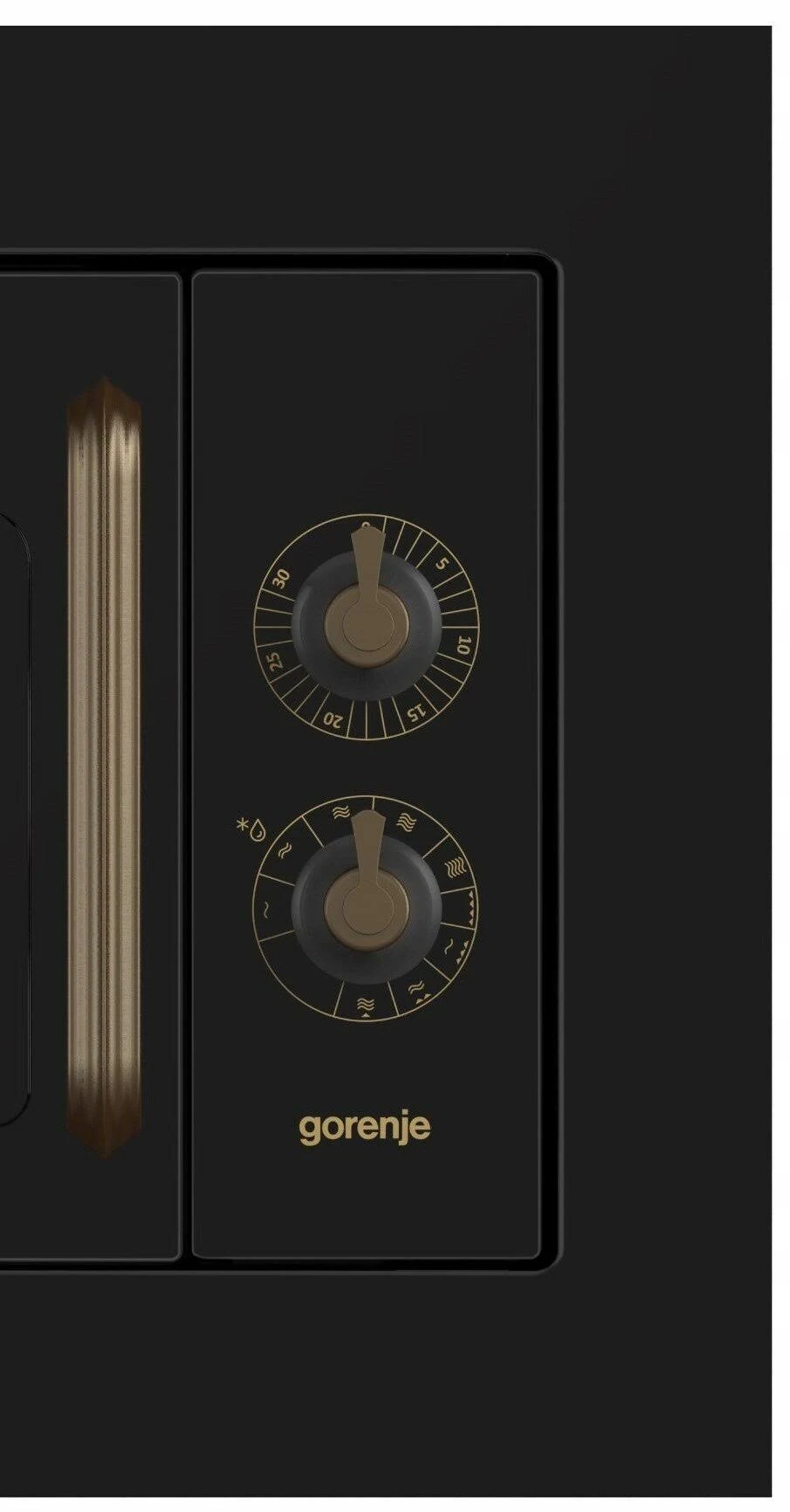 Zbliżenie na kuchenkę mikrofalową. Czarny panel z dwoma złotymi pokrętłami i logo 'gorenje'.