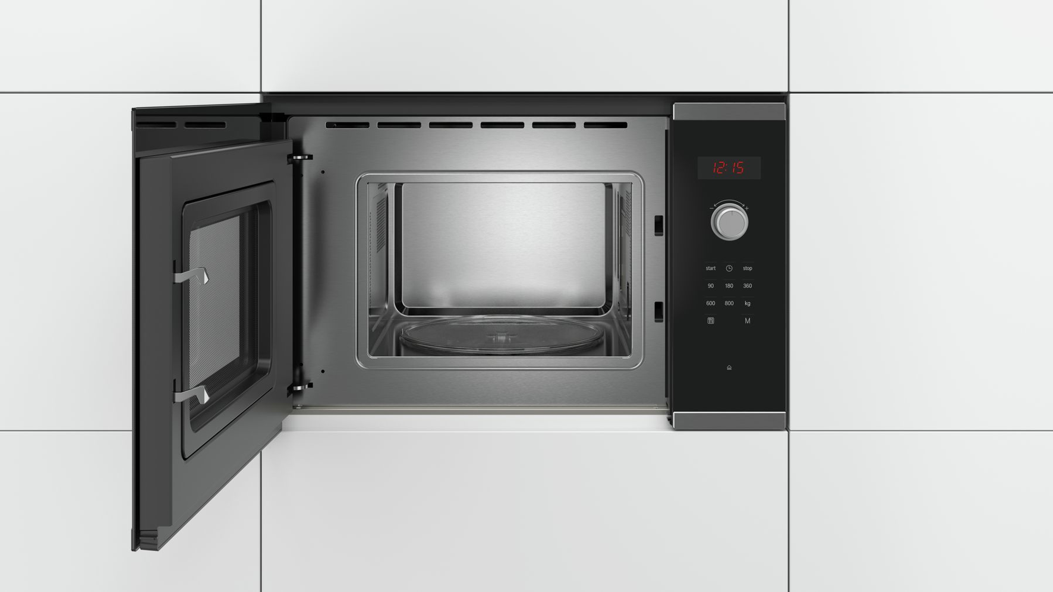 Four micro-ondes encastré dans un mur blanc avec la porte ouverte, montrant l'intérieur et le panneau de commande.