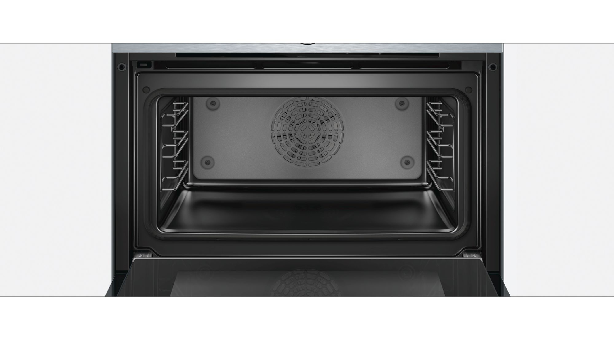 Intérieur du four ouvert. Grilles en acier inoxydable et ventilateur visibles. Intérieur noir.