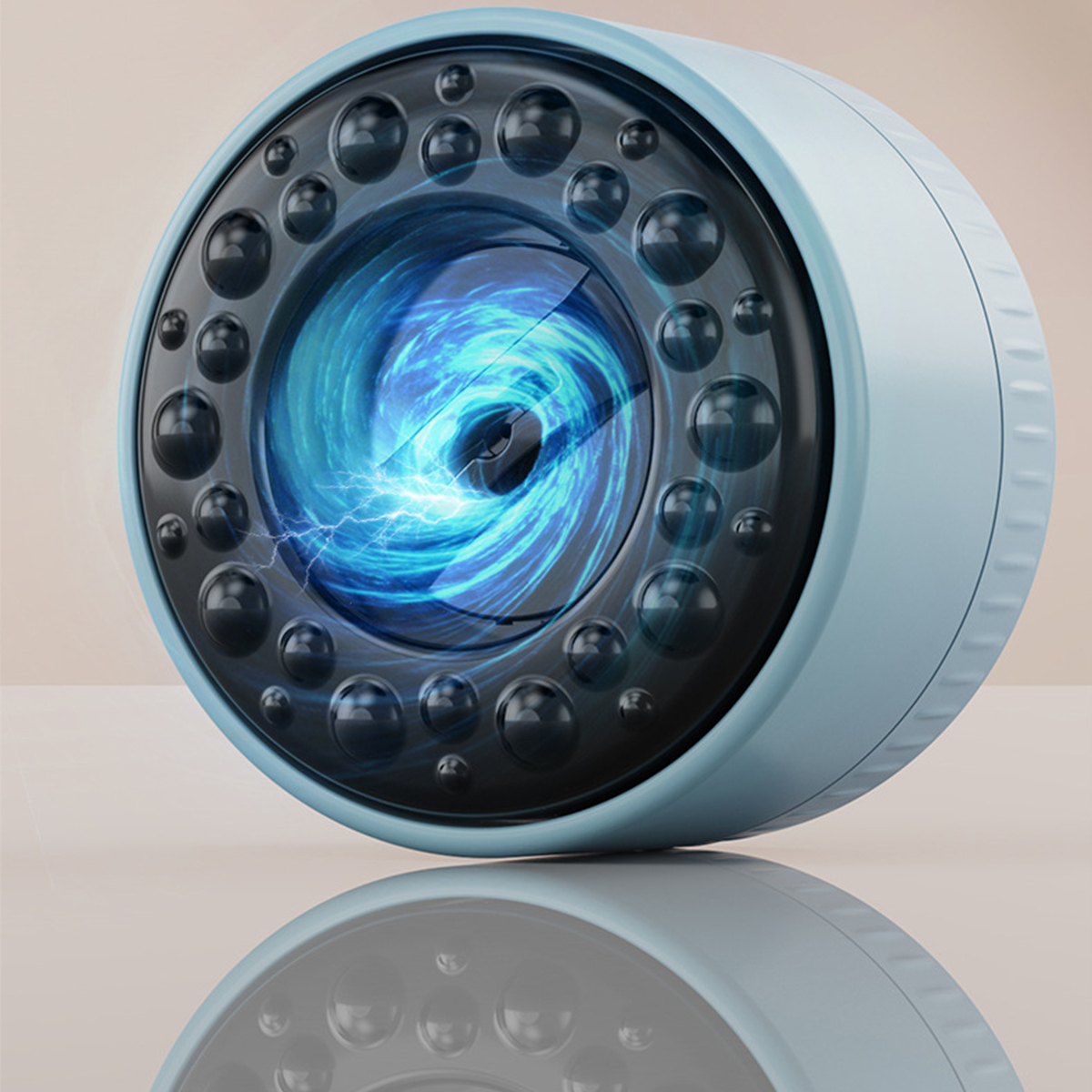 Nahaufnahme eines blauen Geräts mit Wirbeldesign und Blasen. Ein reflektierender Hintergrund.