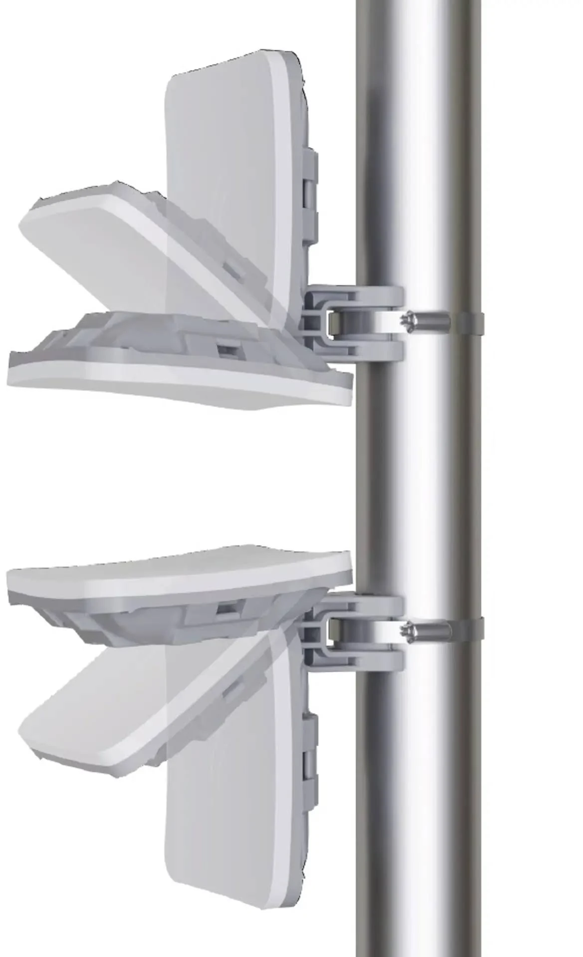 Primo piano di un array di antenne montato su un palo di metallo. Sfondo bianco.