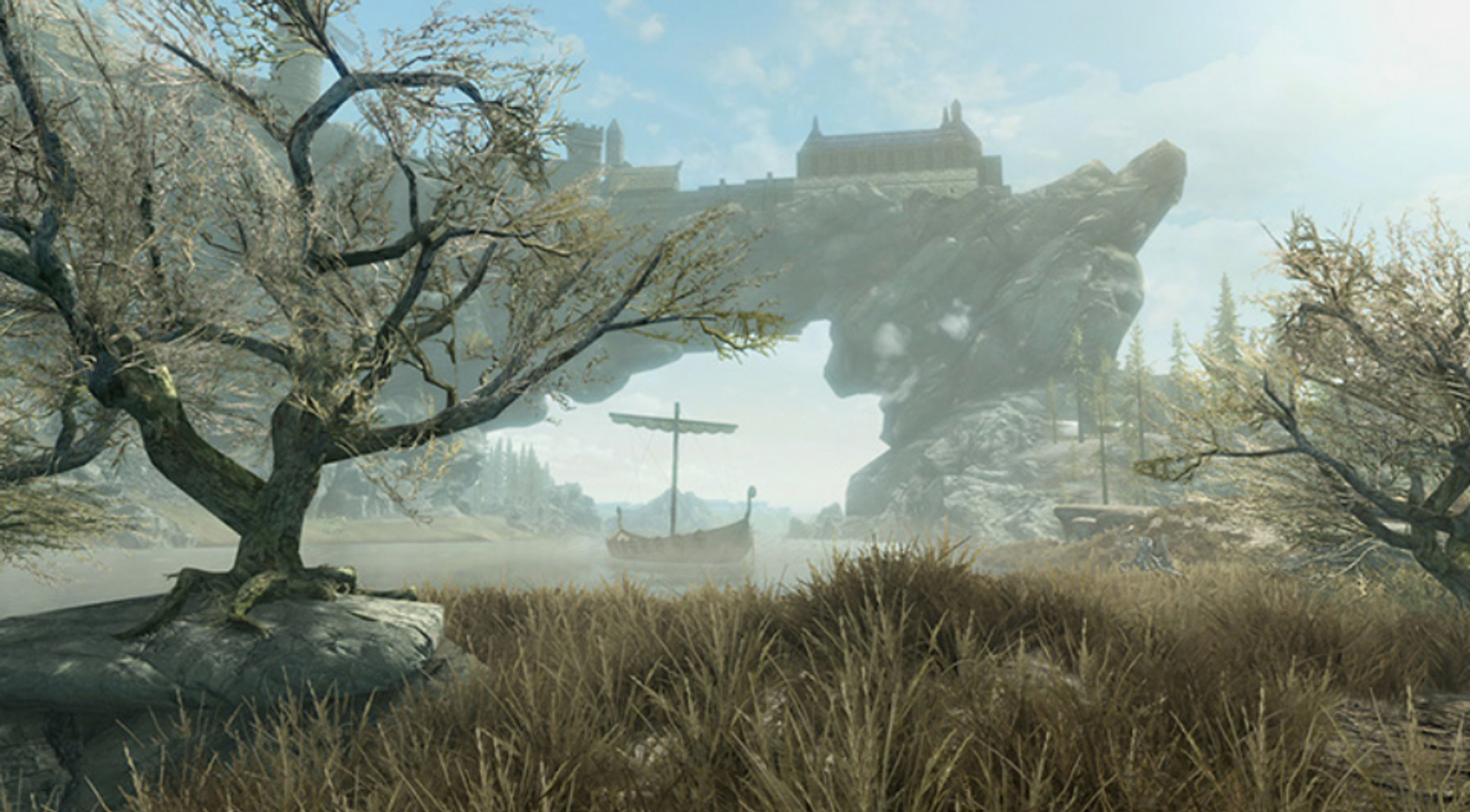 Widok krajobrazu jeziora, drzew i unoszącego się zamku z łodzią pośrodku.