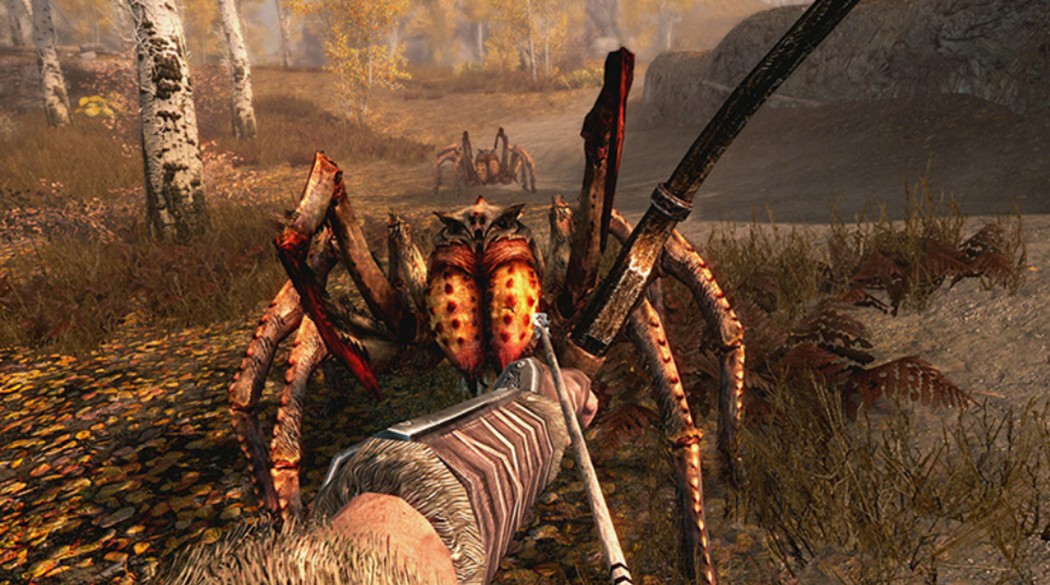 Widok z pierwszej osoby osoby z łukiem i strzałą polującej na pająki w lesie.