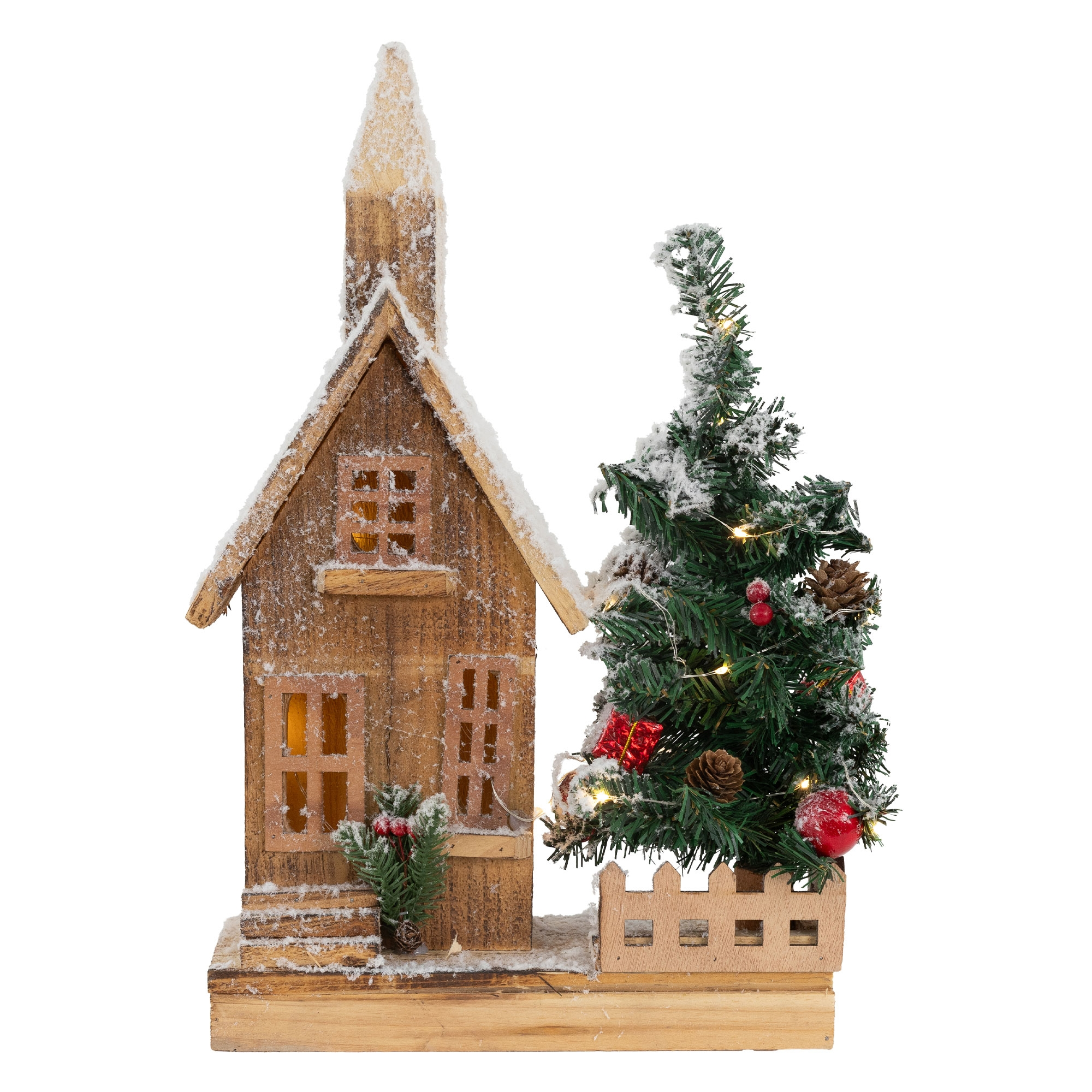 Ein hölzernes Weihnachtshaus mit einem kleinen Baum und einem Zaun davor.