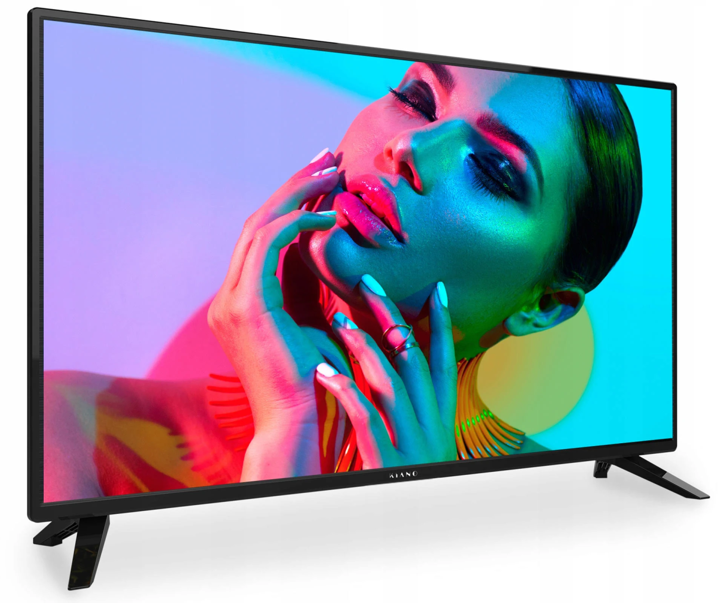 Ekran telewizora wyświetla twarz kobiety w żywych kolorach, z czarną ramą i nóżkami.