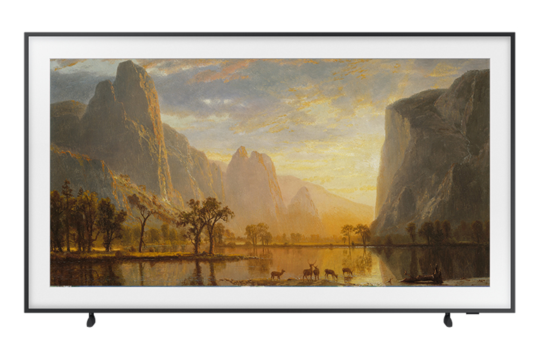 Der Fernseher zeigt ein Landschaftsbild mit Bergen und einem See. Er hat einen schwarzen Rahmen und Ständer.