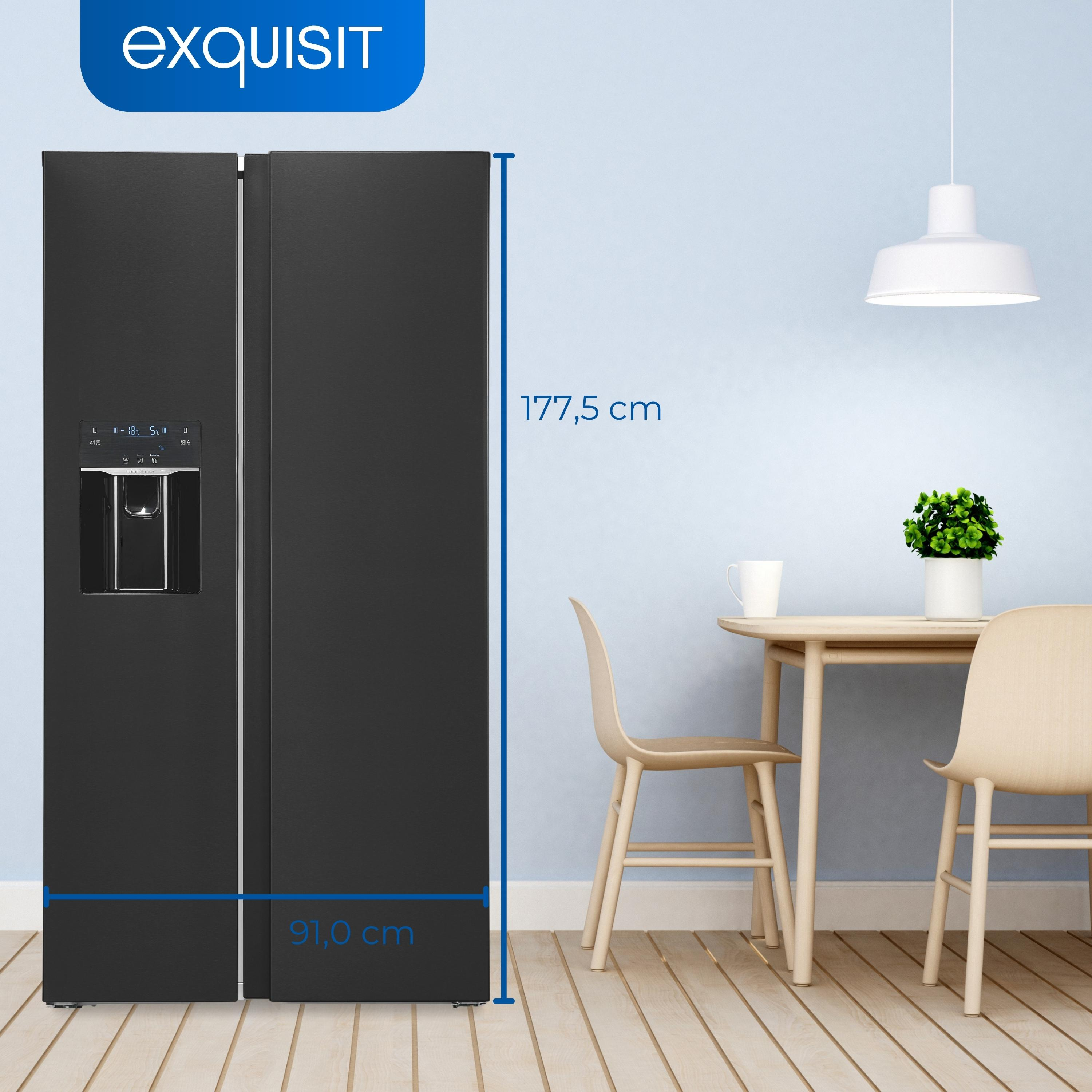 Ein schwarzer Side-by-Side-Kühlschrank mit den Maßen 91 cm breit und 177,5 cm hoch.