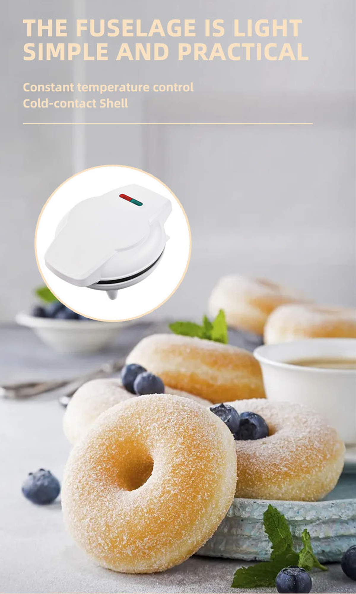 Ein weißer Waffelautomat mit Donuts und Blaubeeren. Einige Donuts befinden sich auf der weißen Oberfläche.