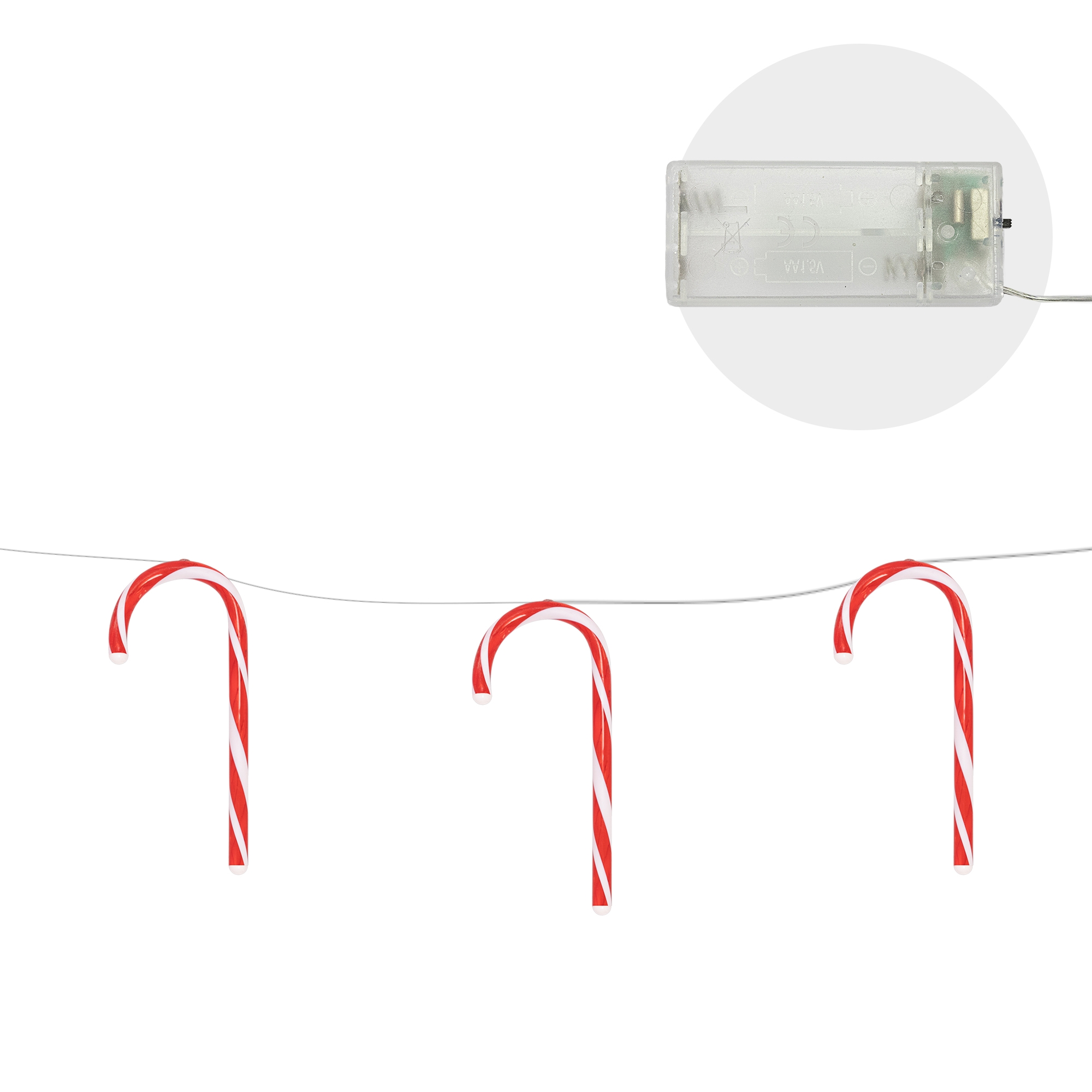 Eine Lichterkette mit Zuckerstangen und Batteriepack. Zuckerstangen sind rot und weiß.
