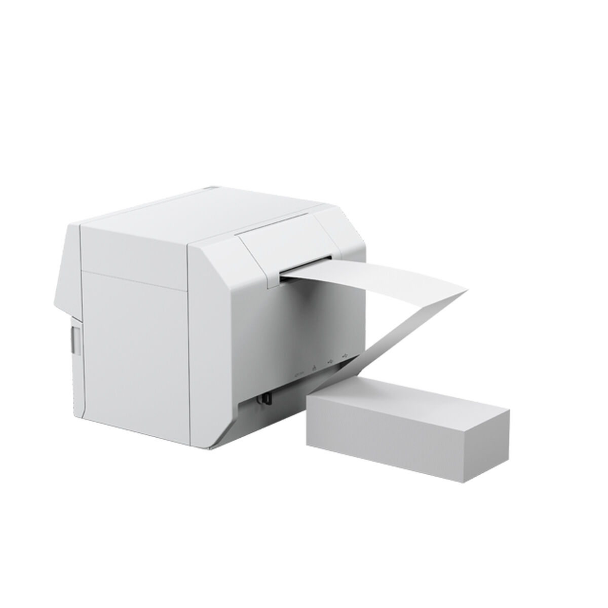 Ein weißer Drucker, der ein Blatt Papier druckt, mit einem Stapel Papier in der Nähe.