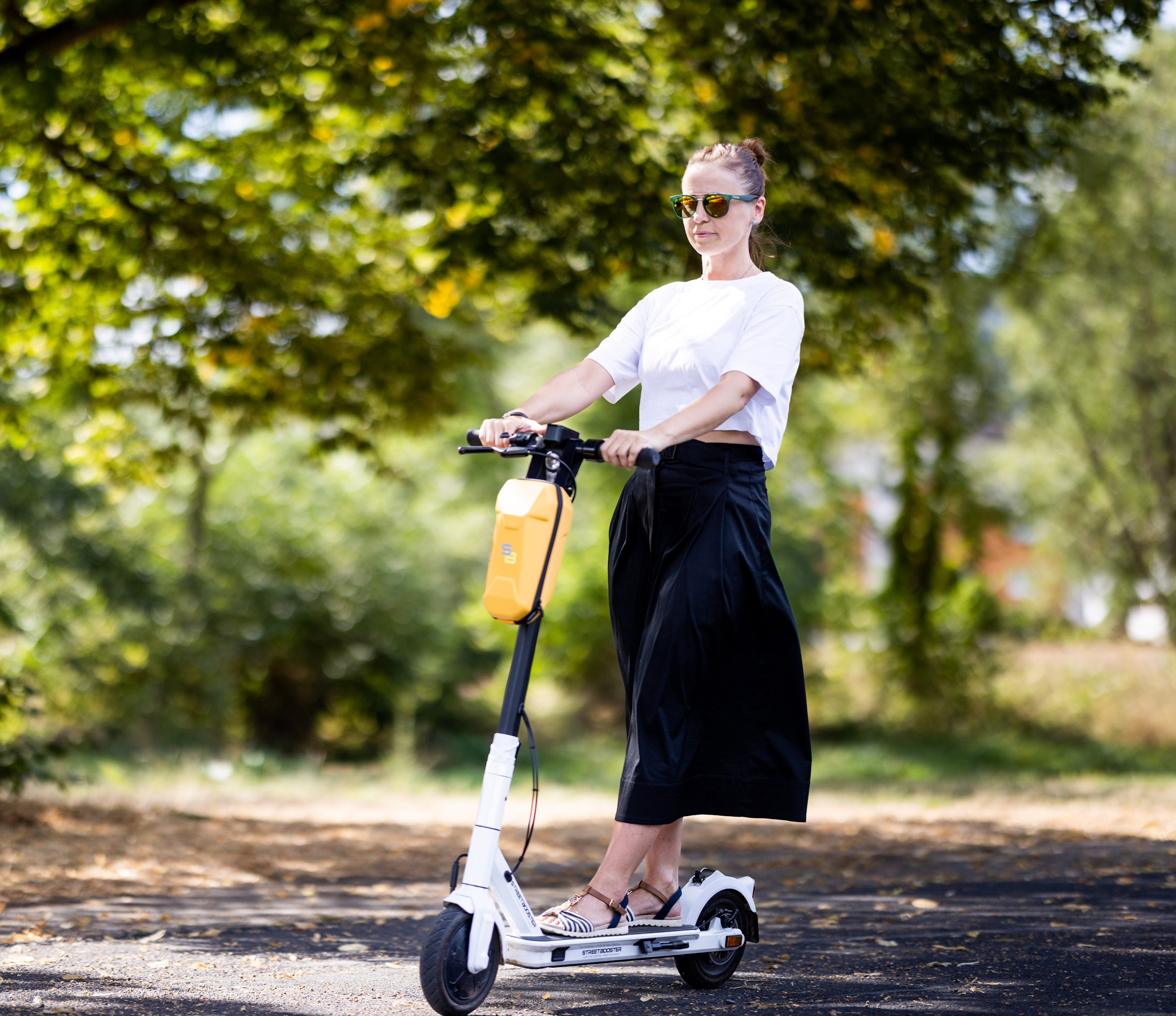 STREETBOOSTER E-Scooter STREETBOOSTER One (8,5 E-Scooter weiß Zoll, Weiß)