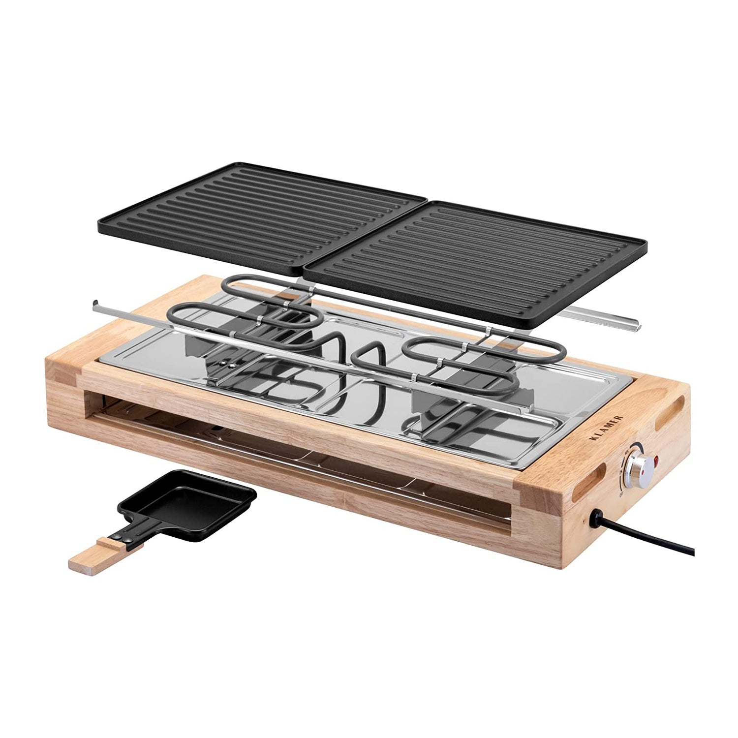 Ein Holz-Raclette-Grill mit schwarzer Grillplatte, einer kleinen Pfanne und einem Netzkabel.