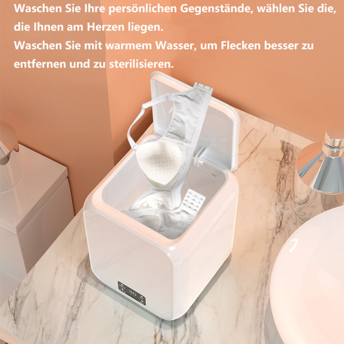 Ein weißer BH in einer weißen Waschmaschine auf einem Tresen mit Text.