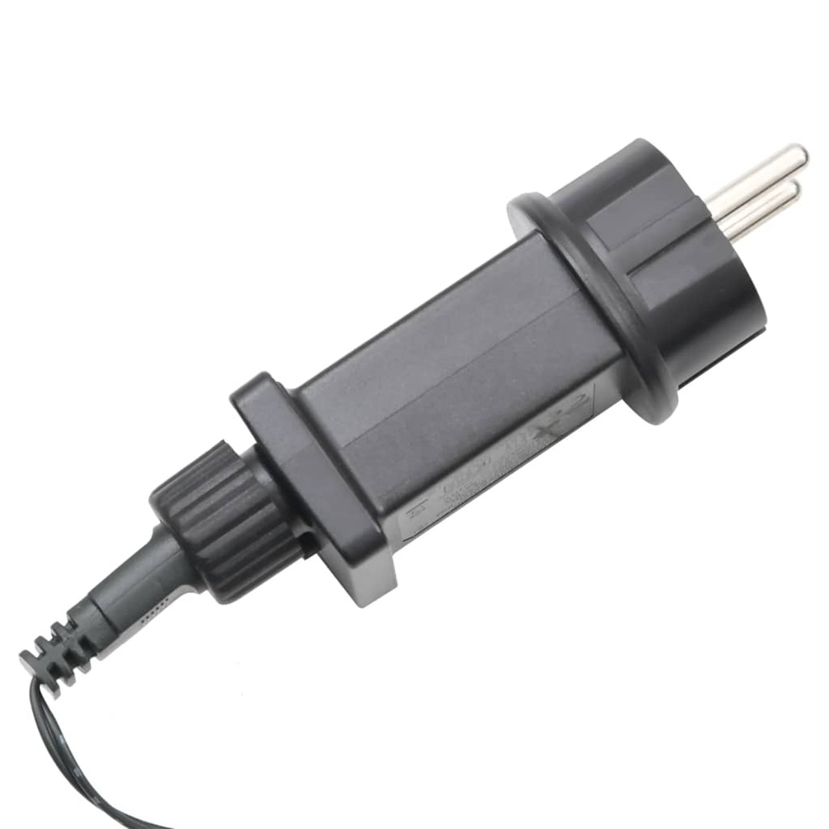 Ein schwarzer Stecker mit Stiften. Er befindet sich auf weißem Hintergrund. Das Kabel ist befestigt.