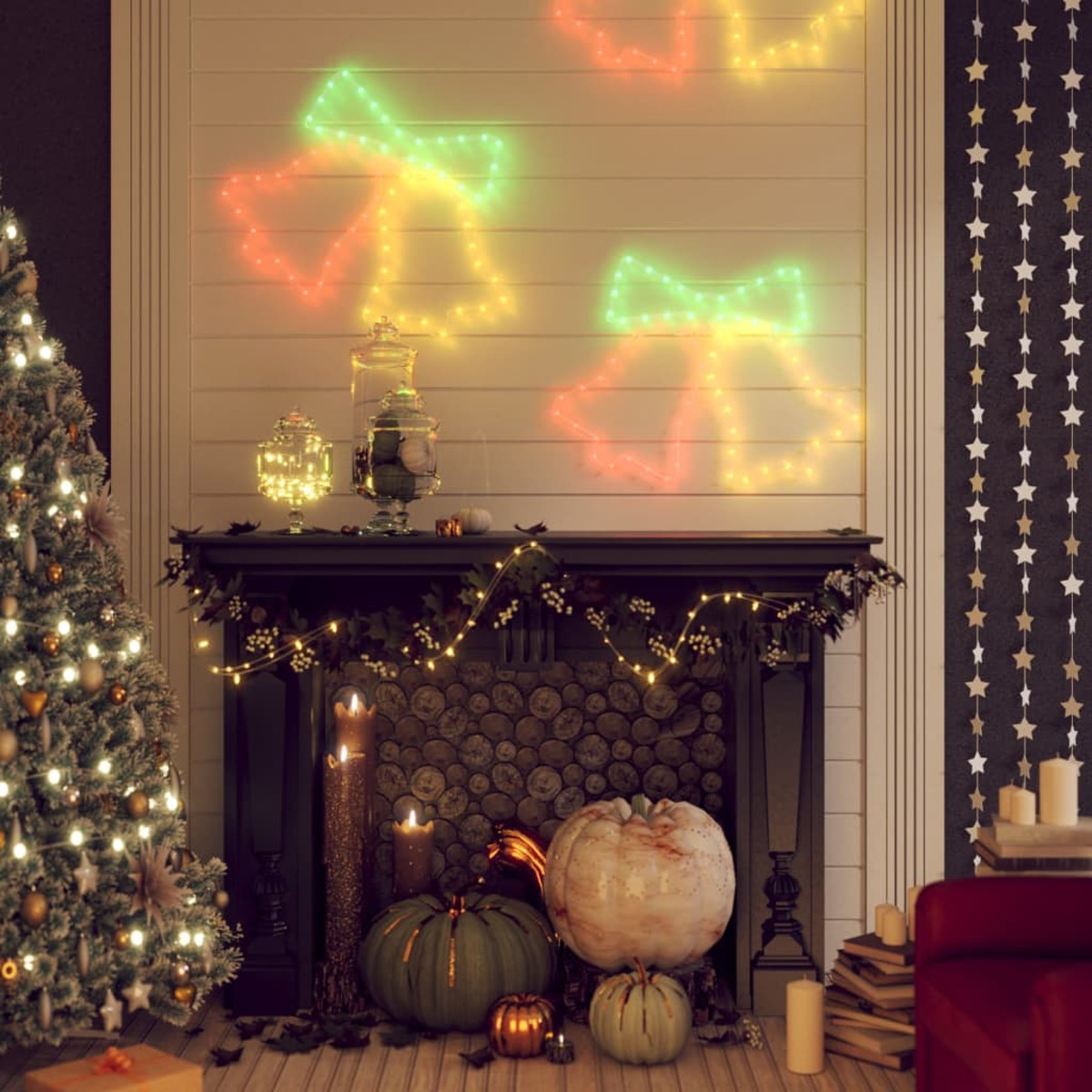 Weihnachtsszene mit Baum, Kamin, Kürbissen und dekorativen Lichtern, warme Töne.