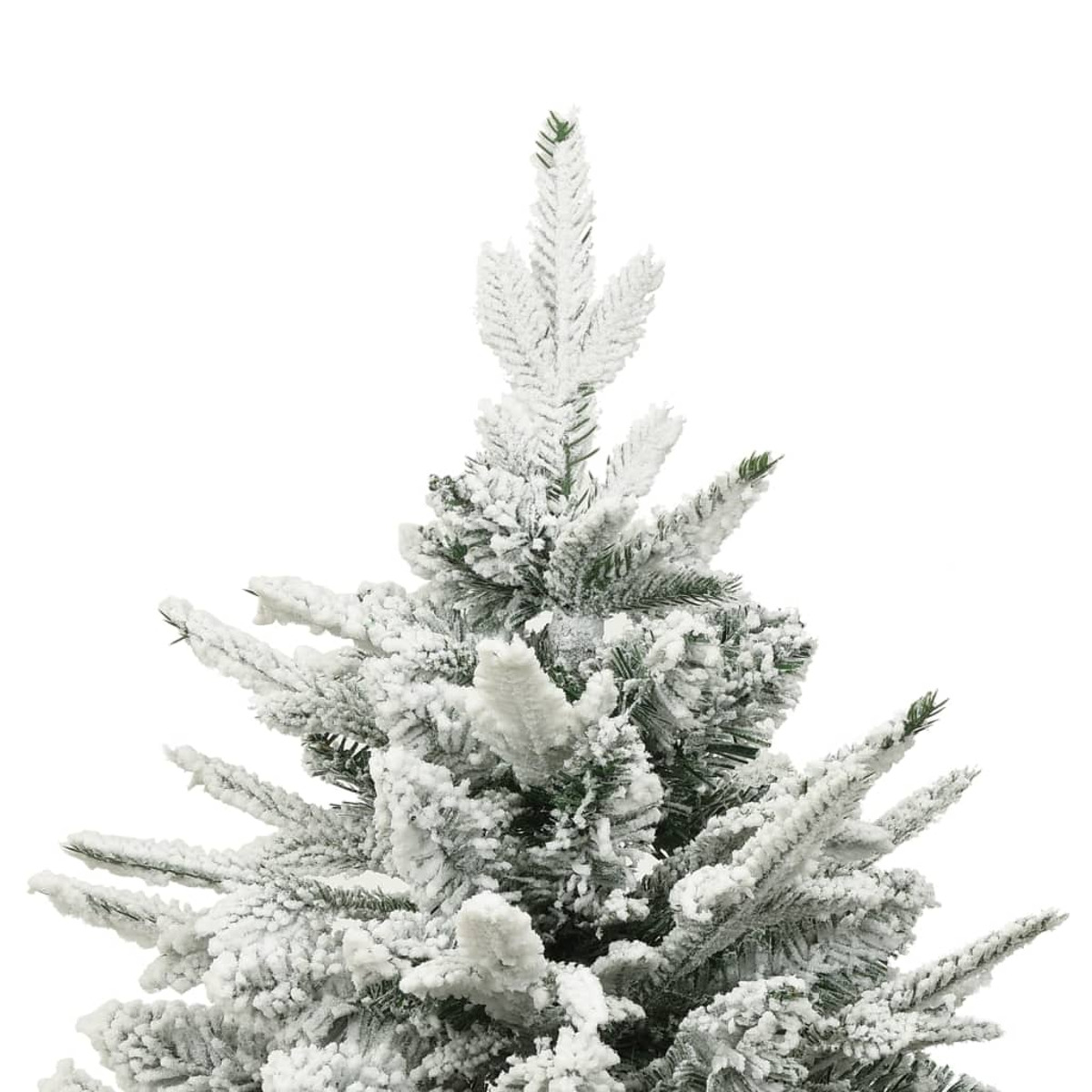 Nahaufnahme der Spitze eines schneebedeckten Weihnachtsbaums, die verschneiten Äste zeigend.