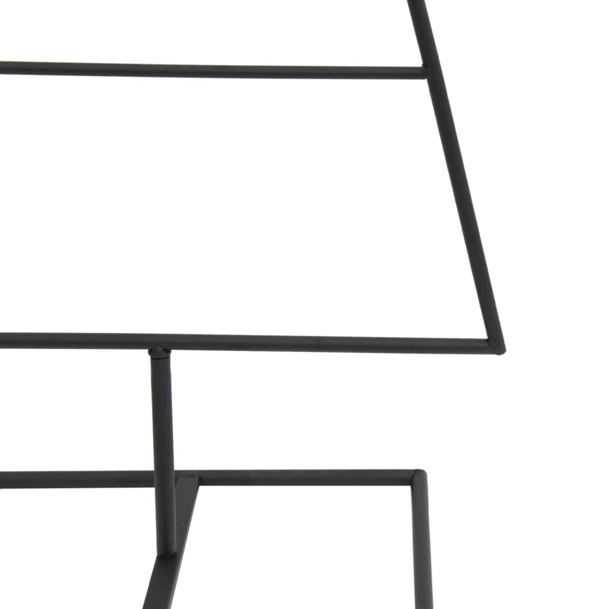 Eine schwarze Metallstruktur. Sie hat horizontale Stangen. Die Struktur hat einen weißen Hintergrund.
