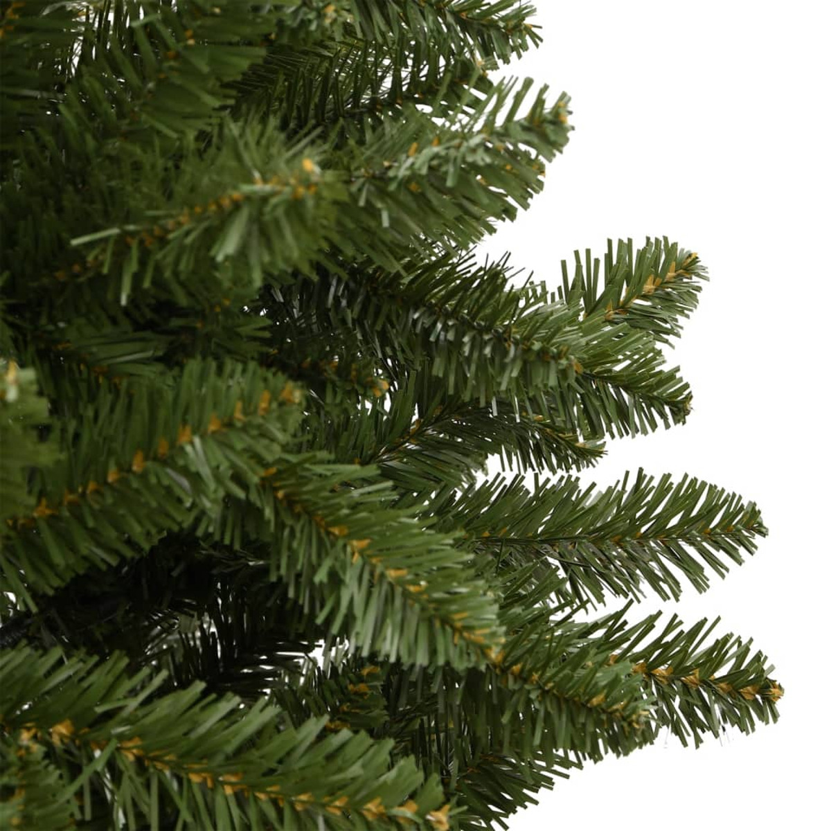 Nahaufnahme von grünen Weihnachtsbaum-Nadeln, die Details und Textur zeigen.