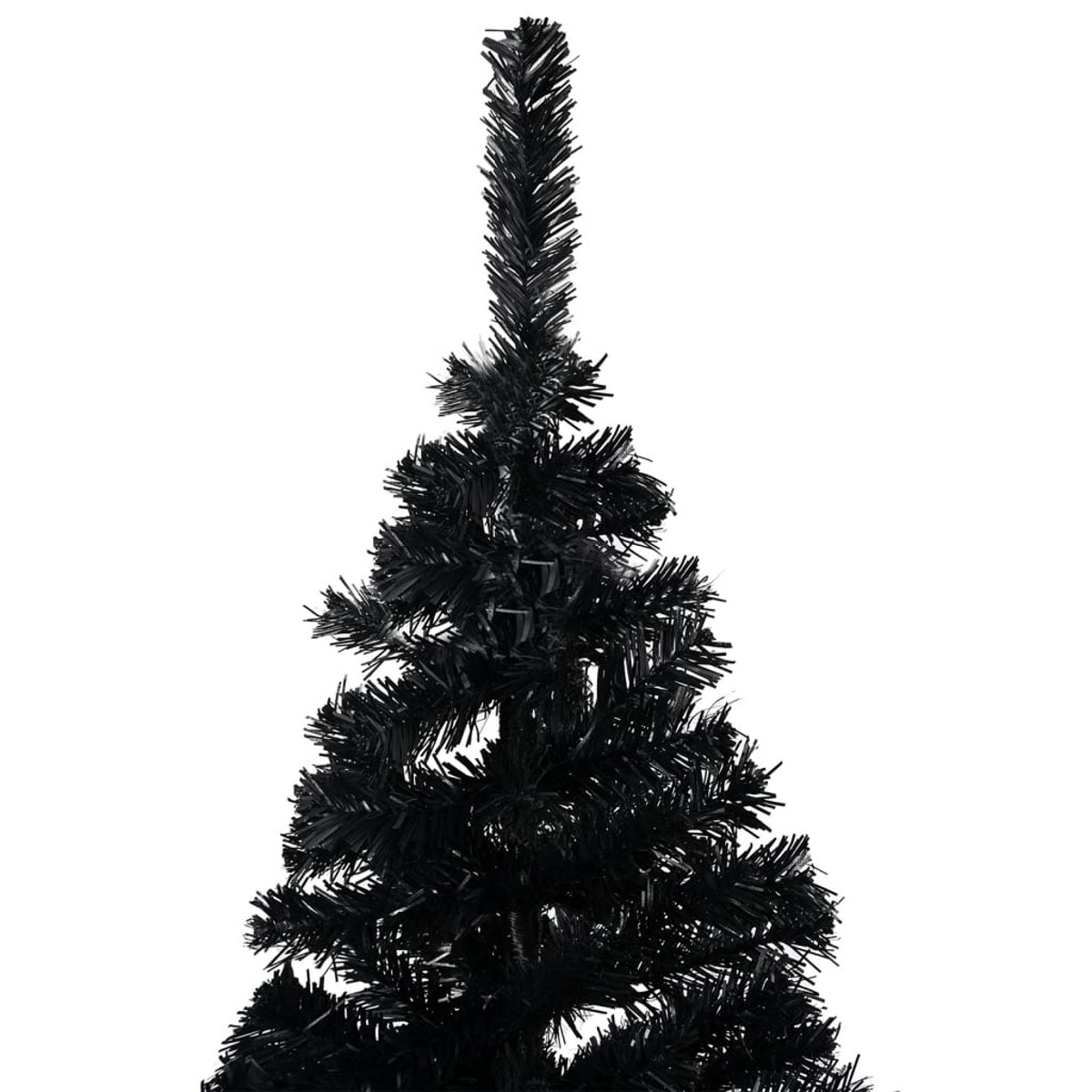 Schwarze Weihnachtsbaumspitze, Nahaufnahme. Die Äste sind dicht gepackt.