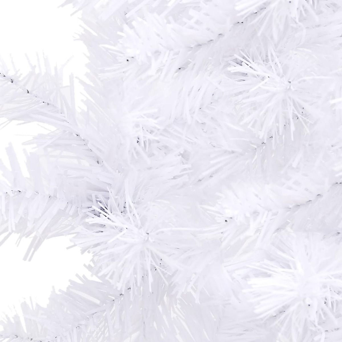 Nahaufnahme von weißen Weihnachtsbaumzweigen.