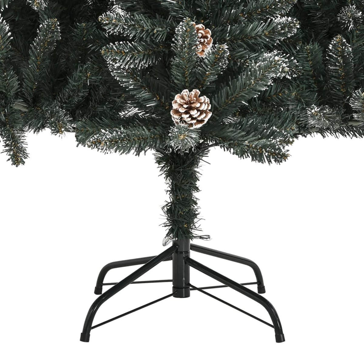 Basis eines Weihnachtsbaums mit schwarzem Metallständer und grünen Ästen mit Zapfen.