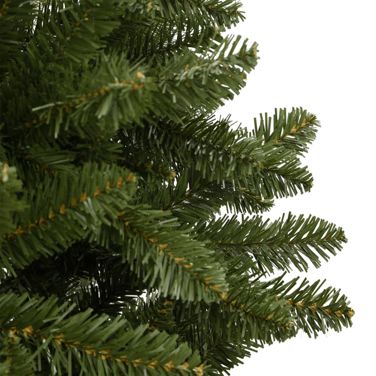 Nahaufnahme von grünen Weihnachtsbaumzweigen.
